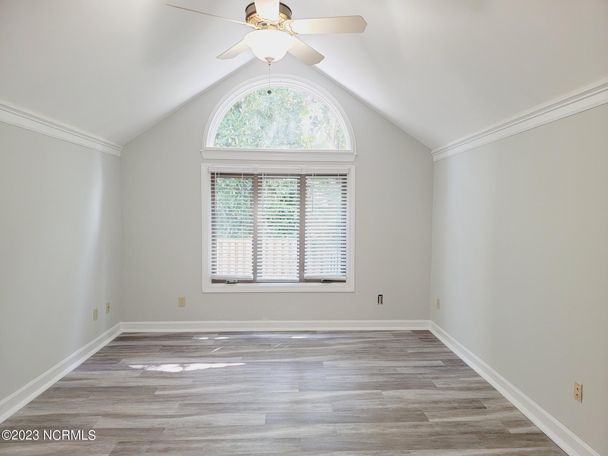 100548685 | Photo 17