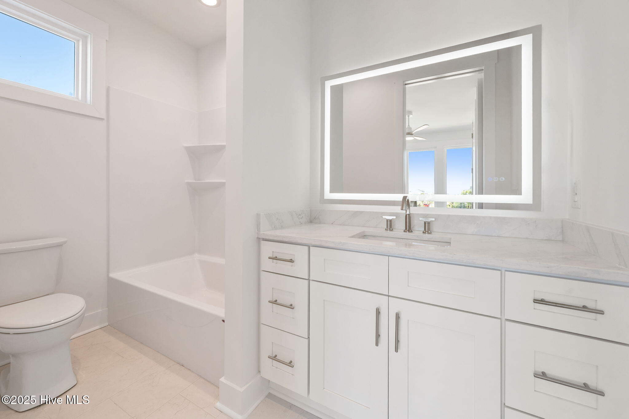 100525403 | Photo 30