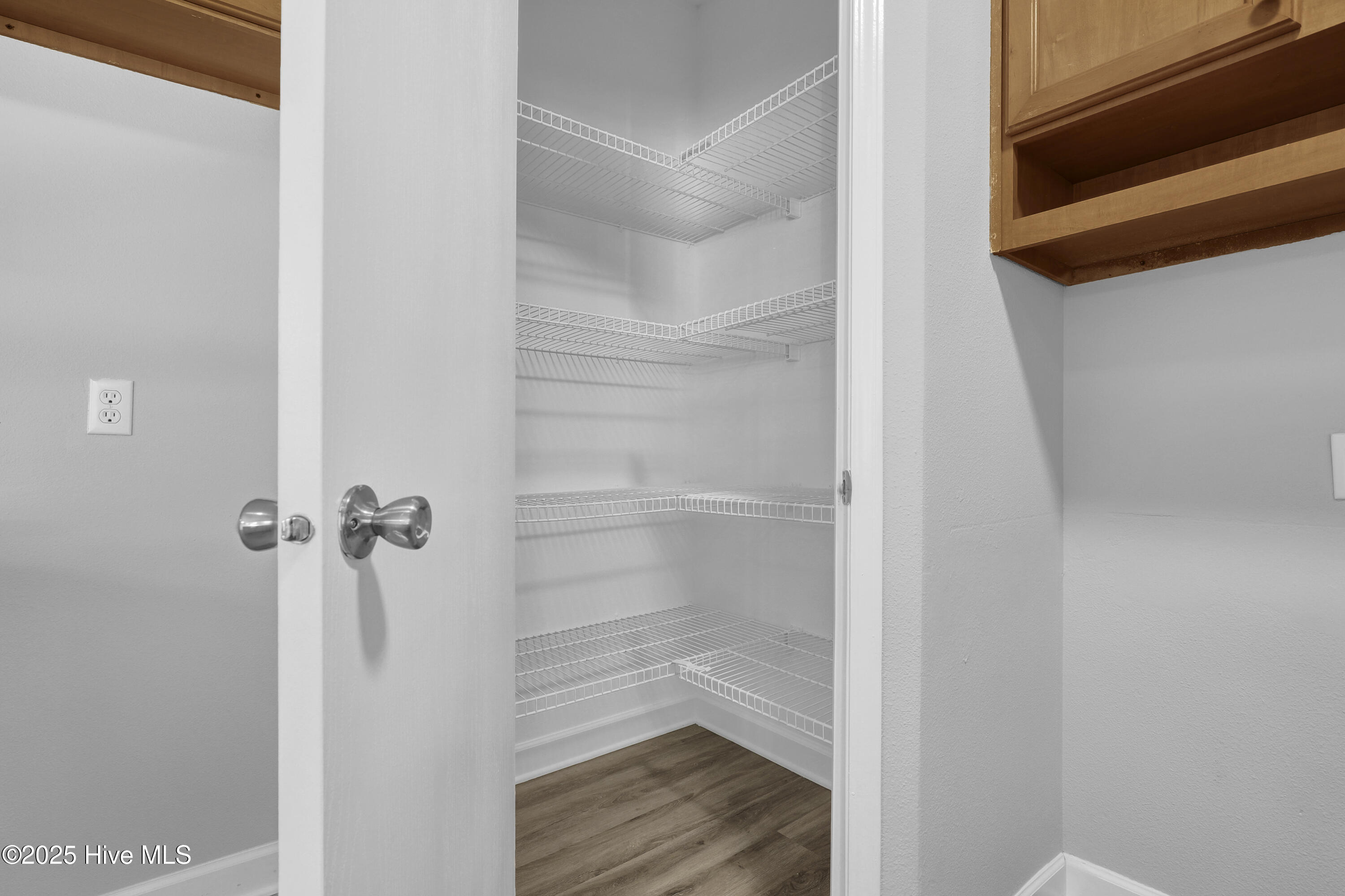 100543413 | Photo 13