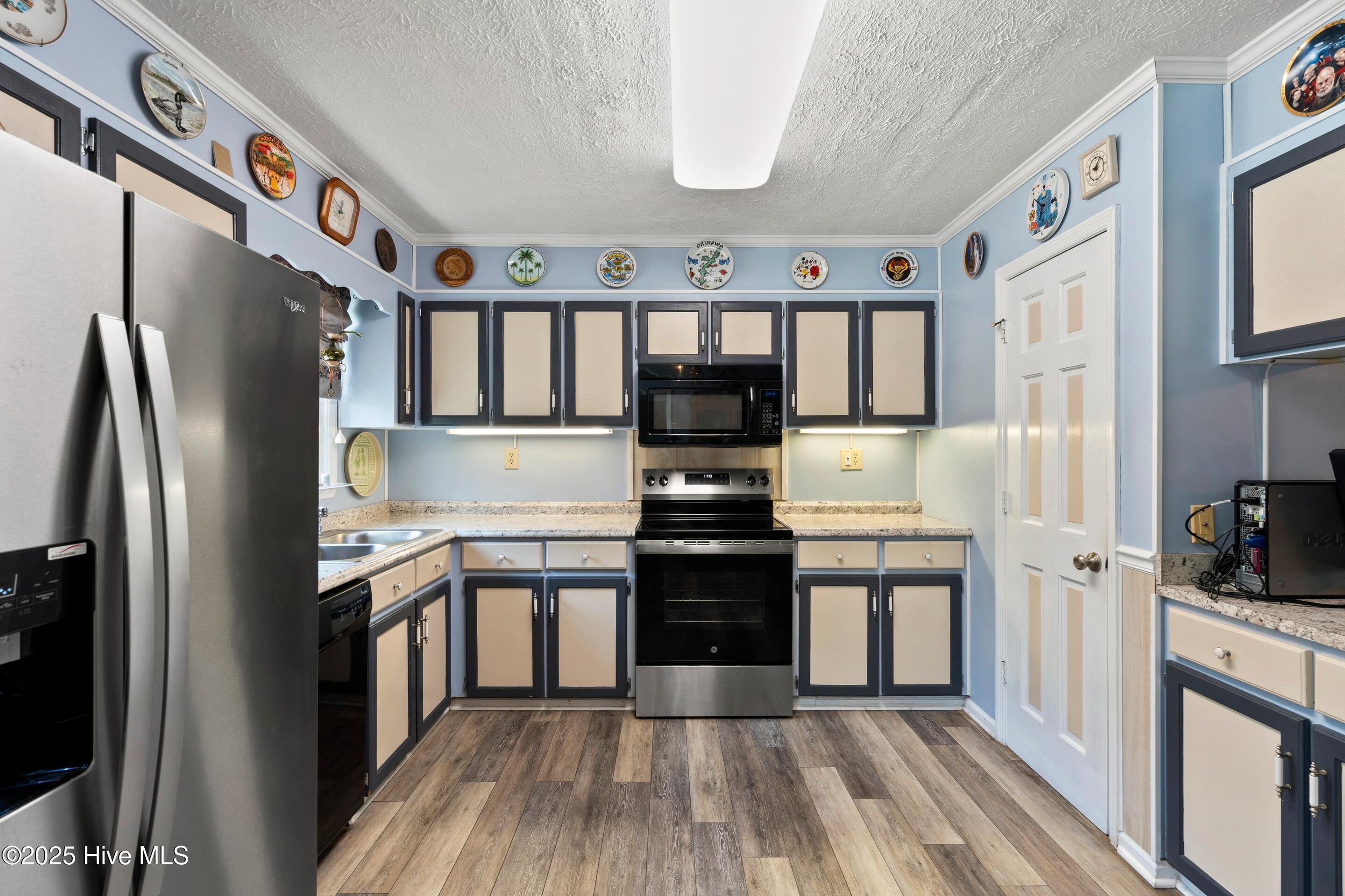 100560876 | Photo 16