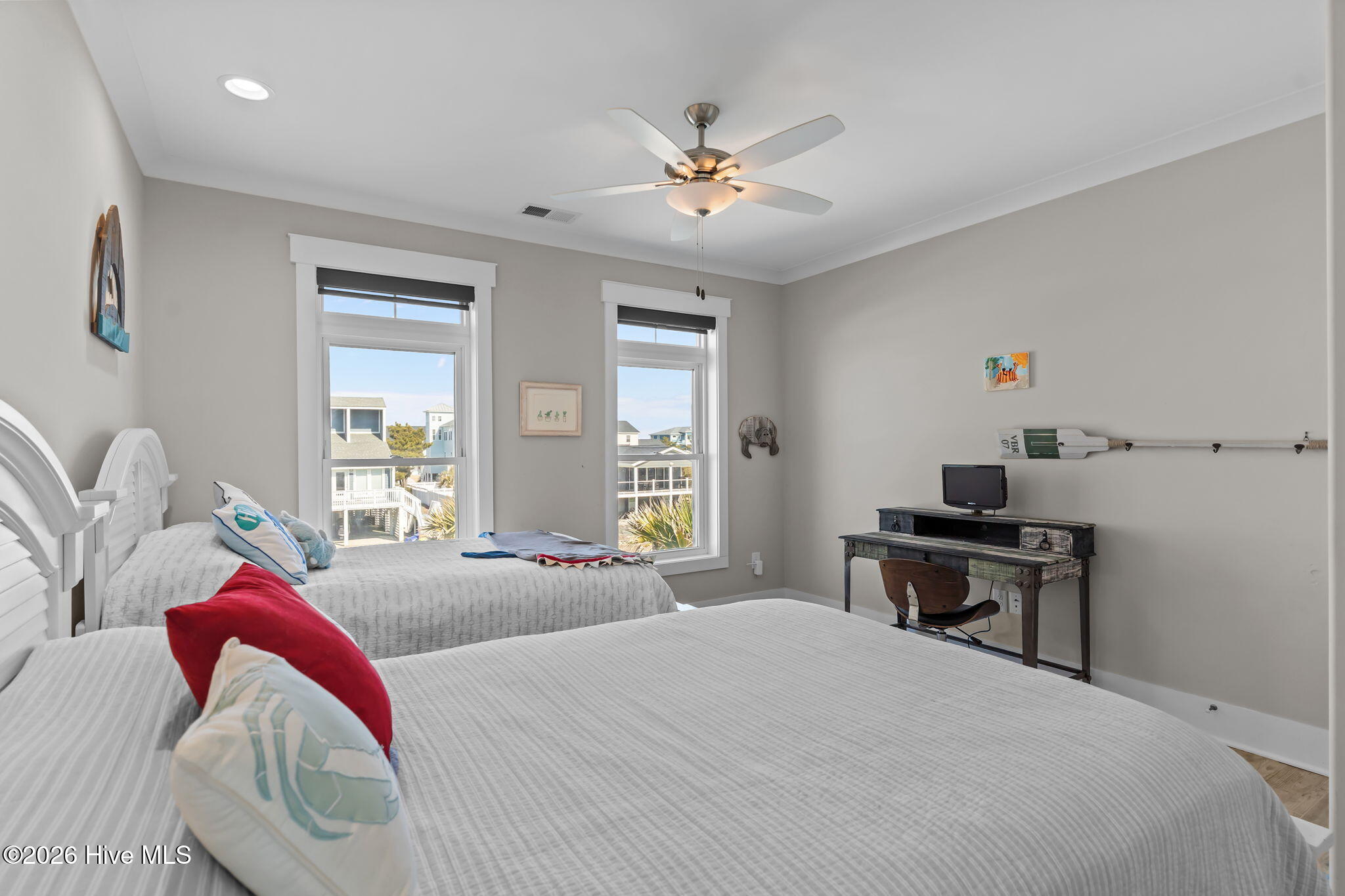 100554272 | Photo 43