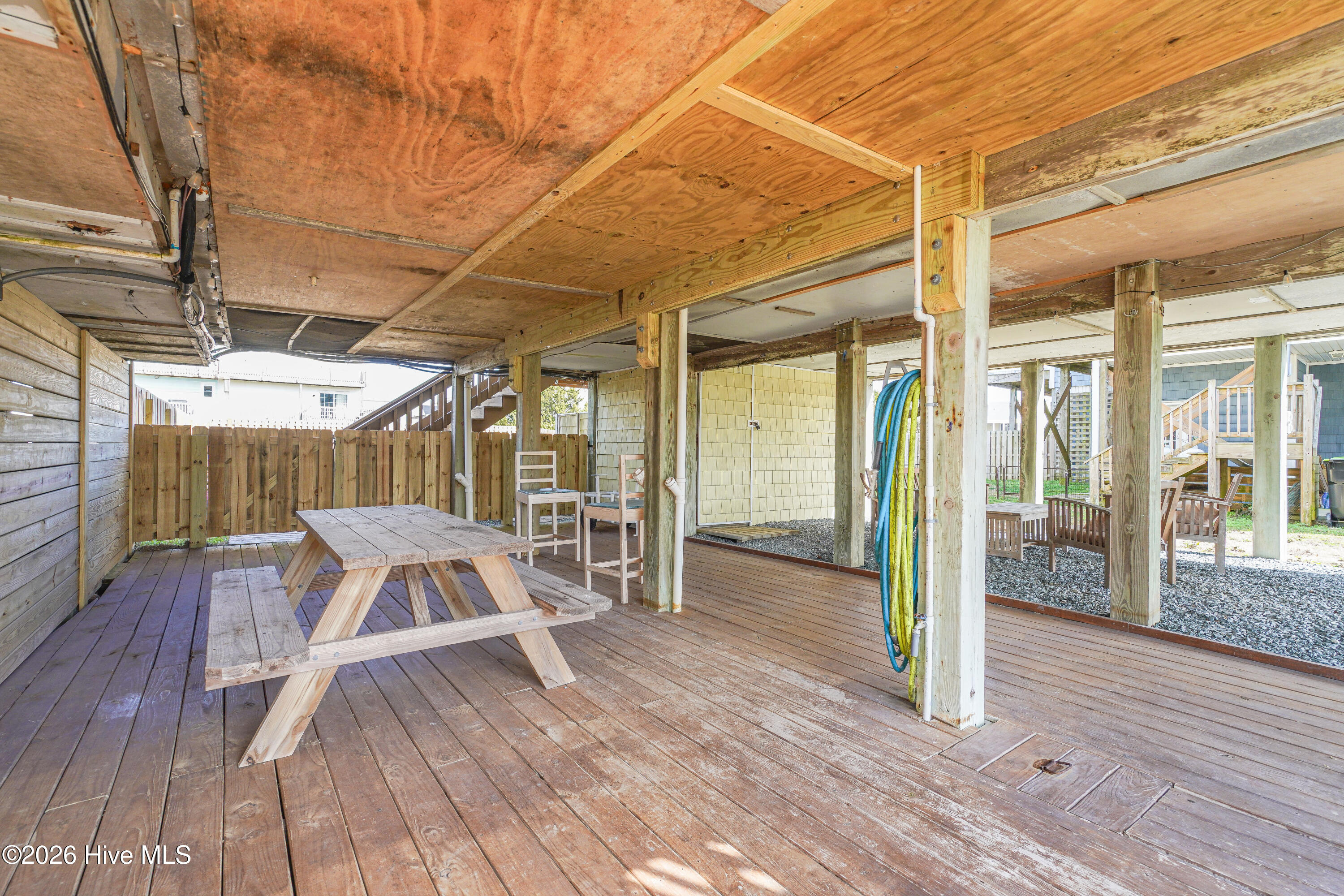 100559140 | Photo 36