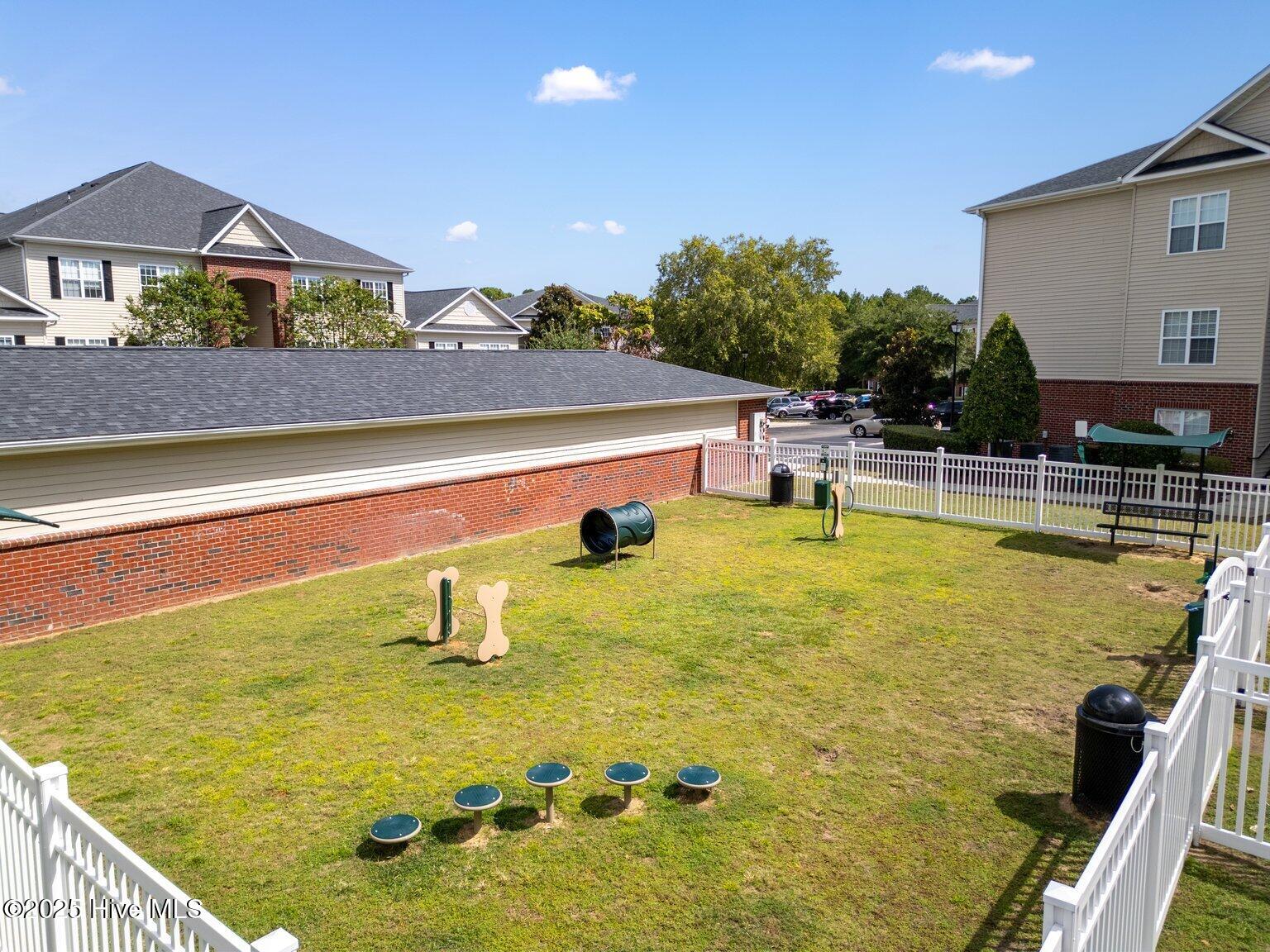 100527168 | Photo 23