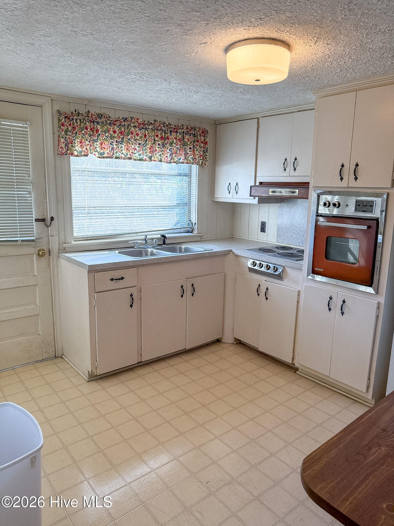 100560688 | Photo 18