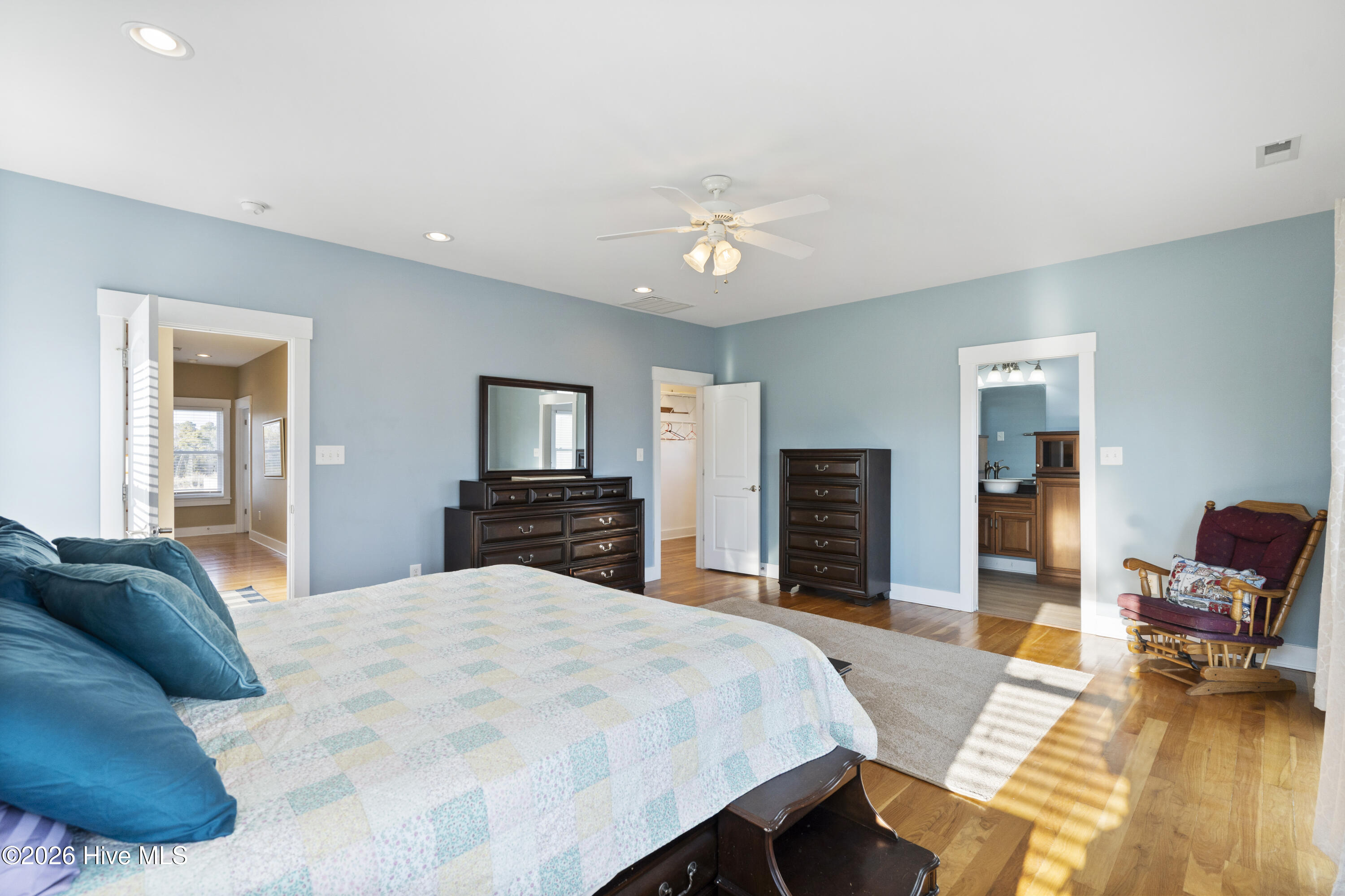 100555944 | Photo 11