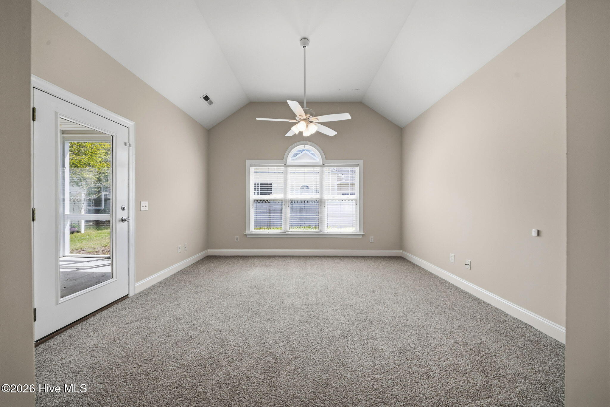 100566234 | Photo 45