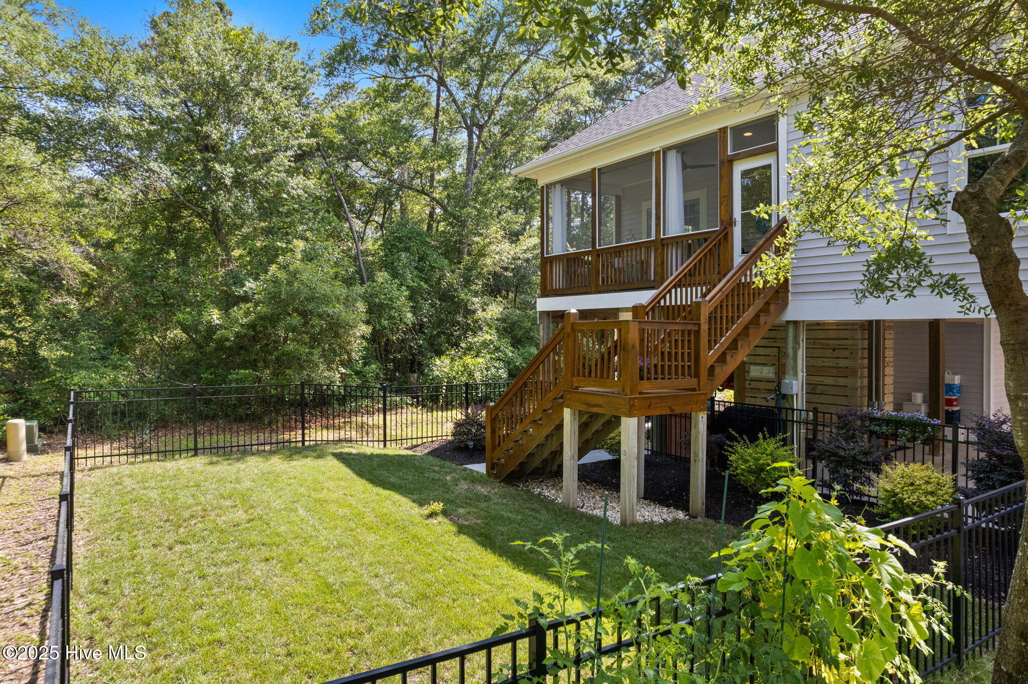 100566861 | Photo 35