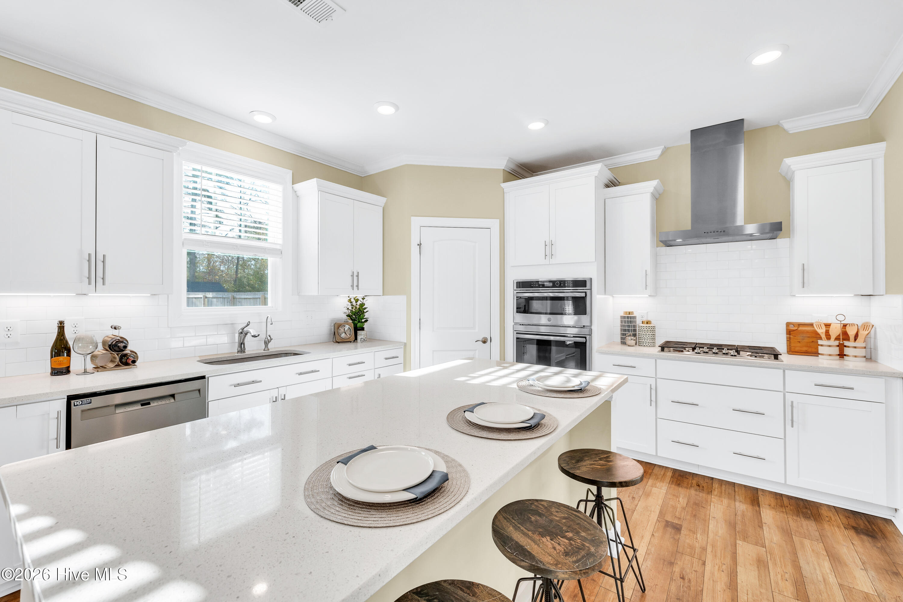 100548253 | Photo 21