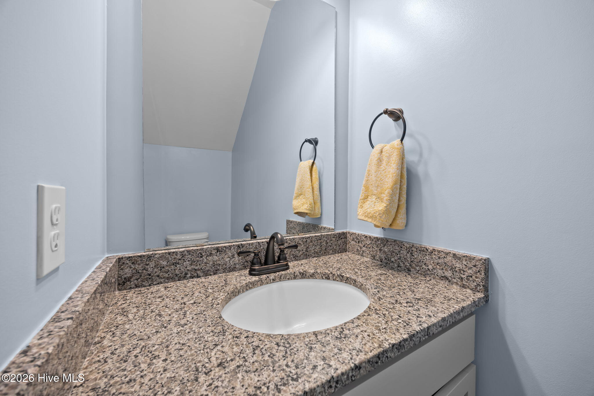 100561063 | Photo 11