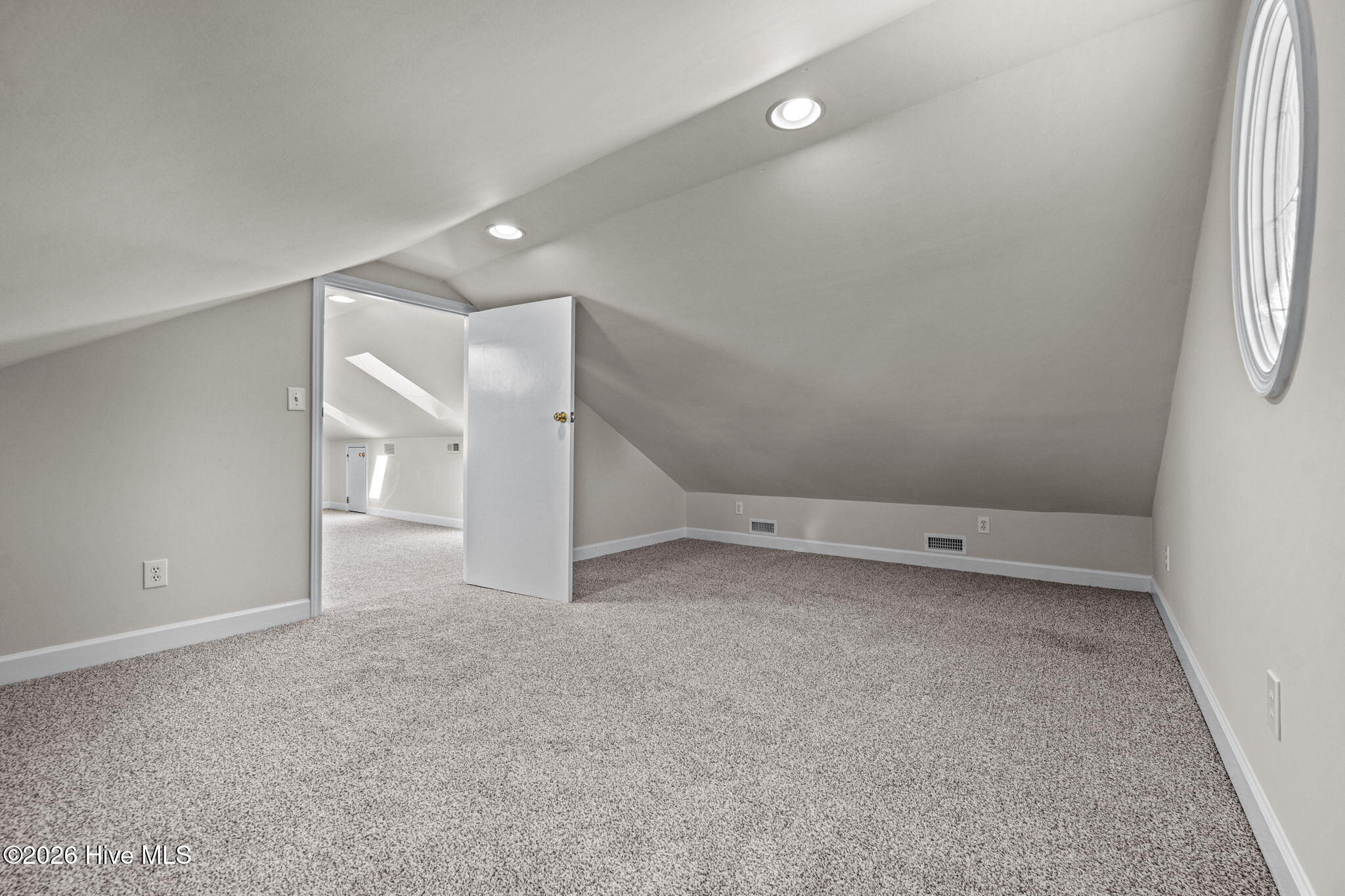 100542324 | Photo 65