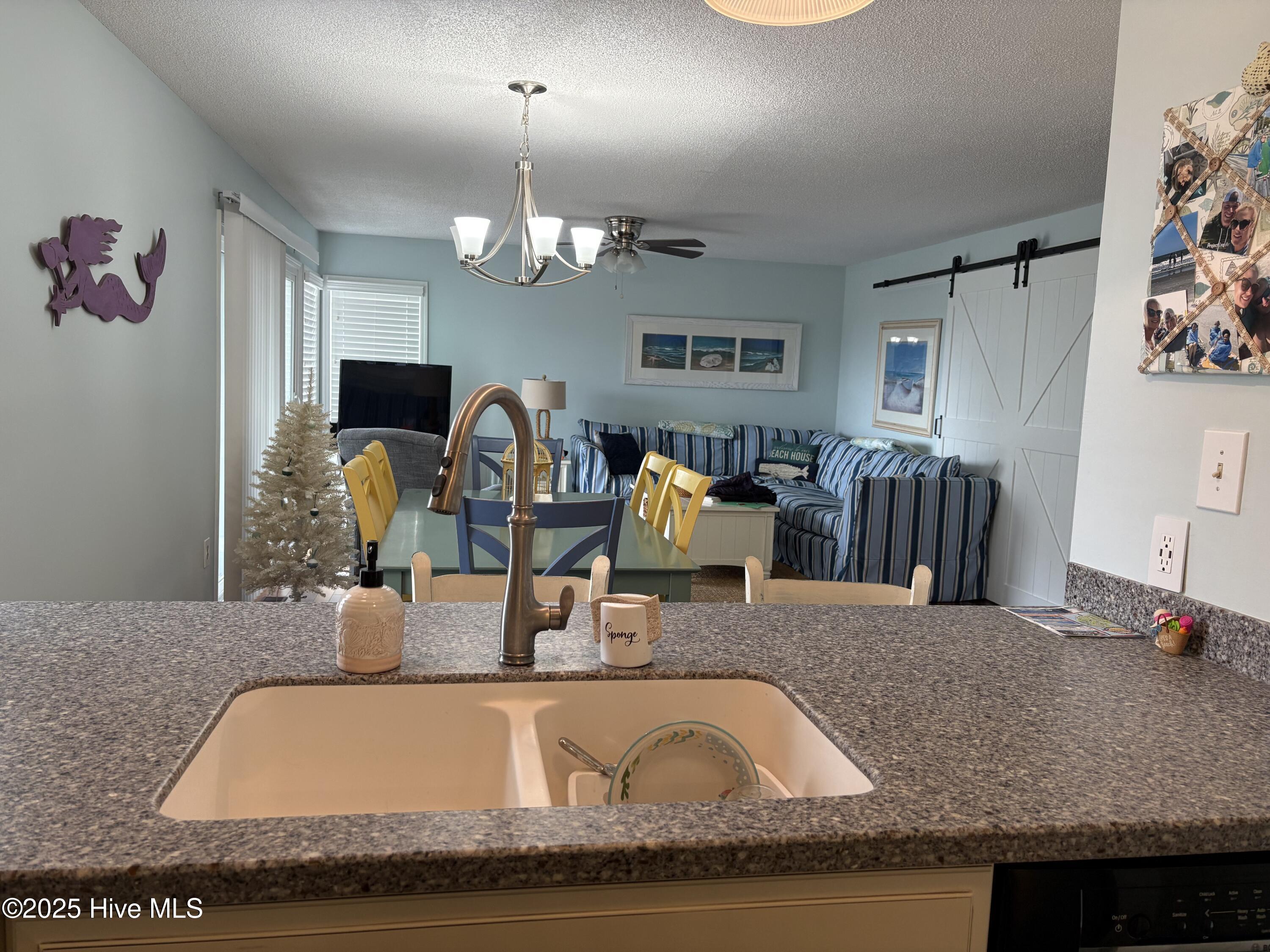 100527145 | Photo 32