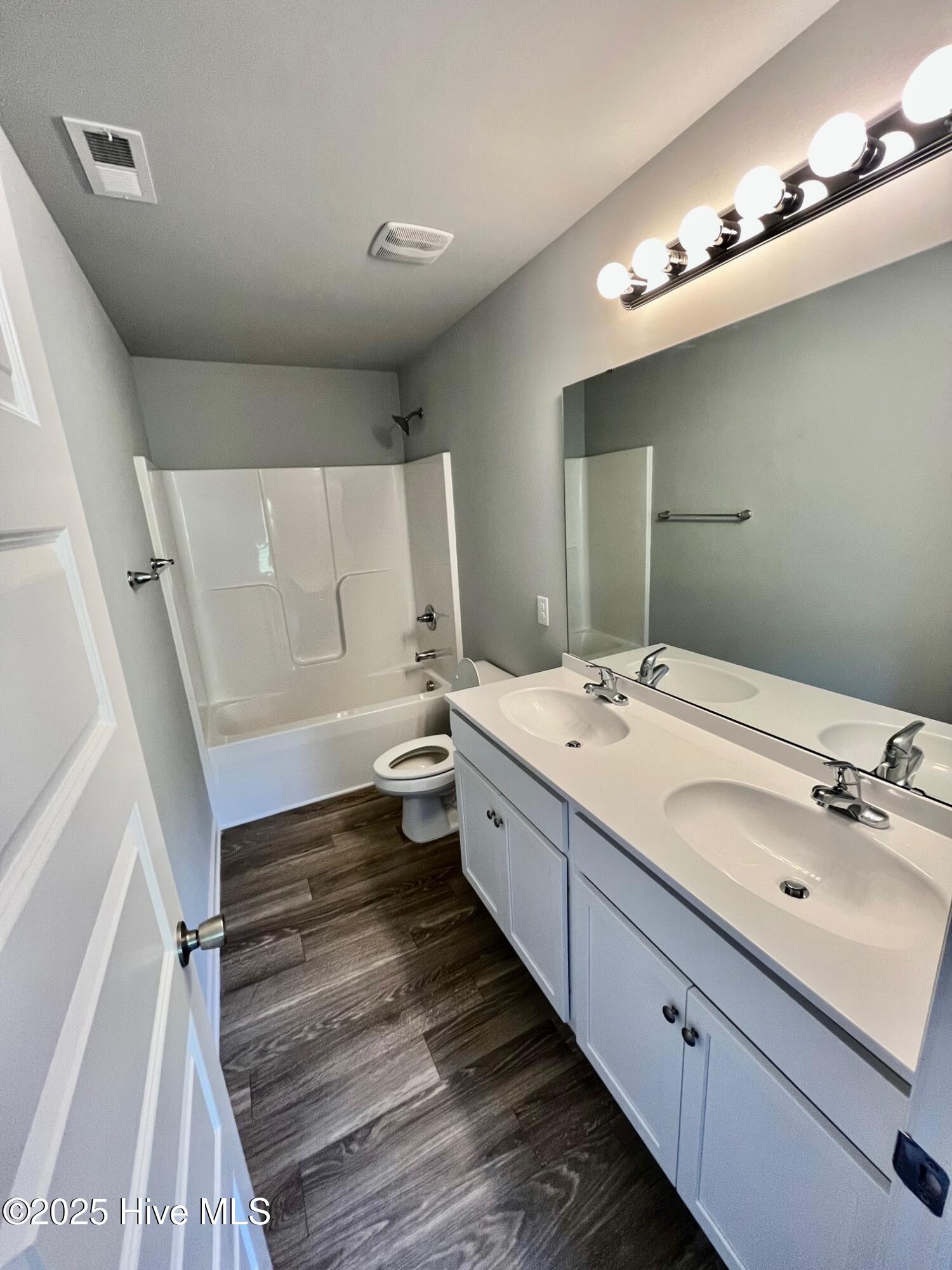 100565727 | Photo 15