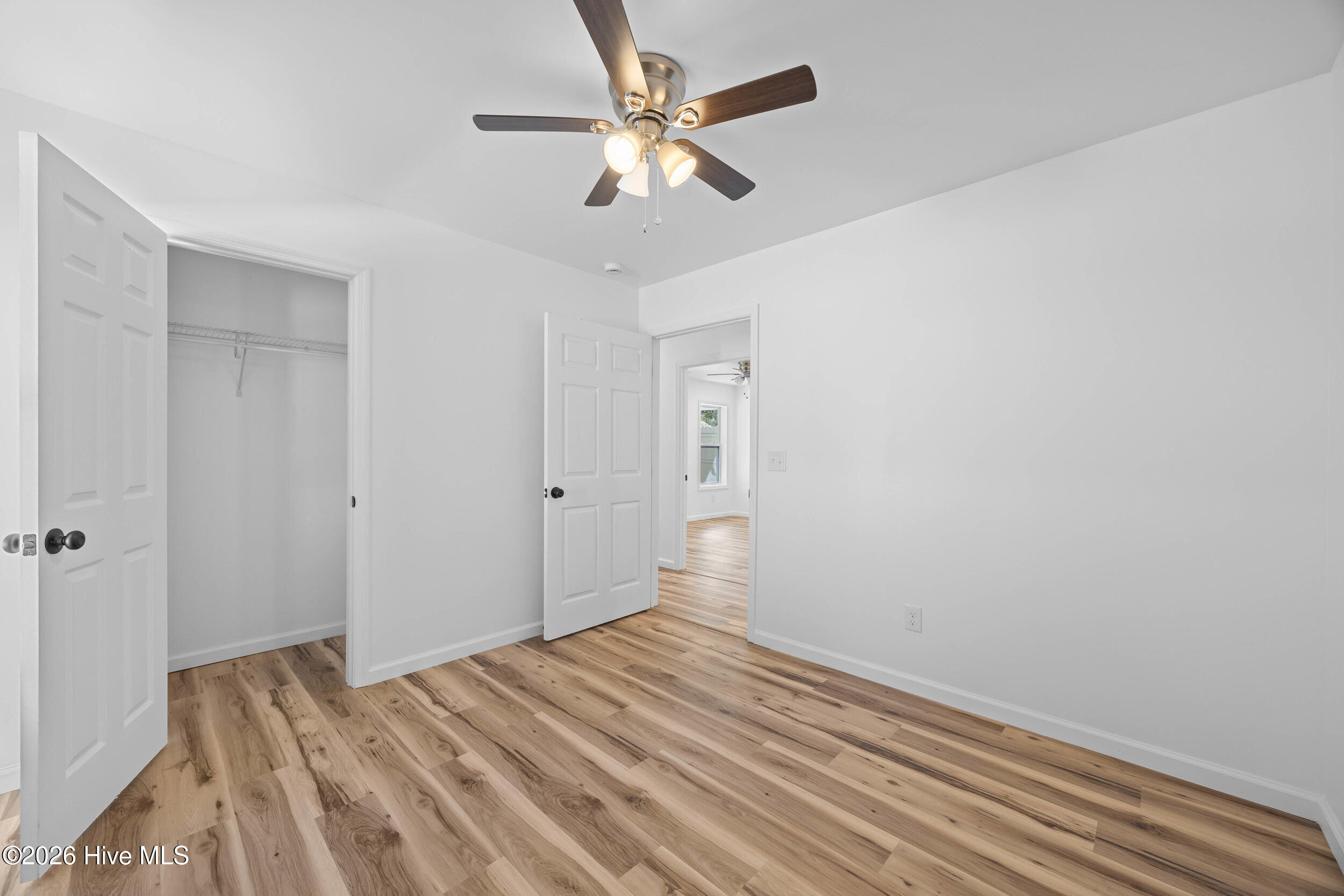 100561375 | Photo 16