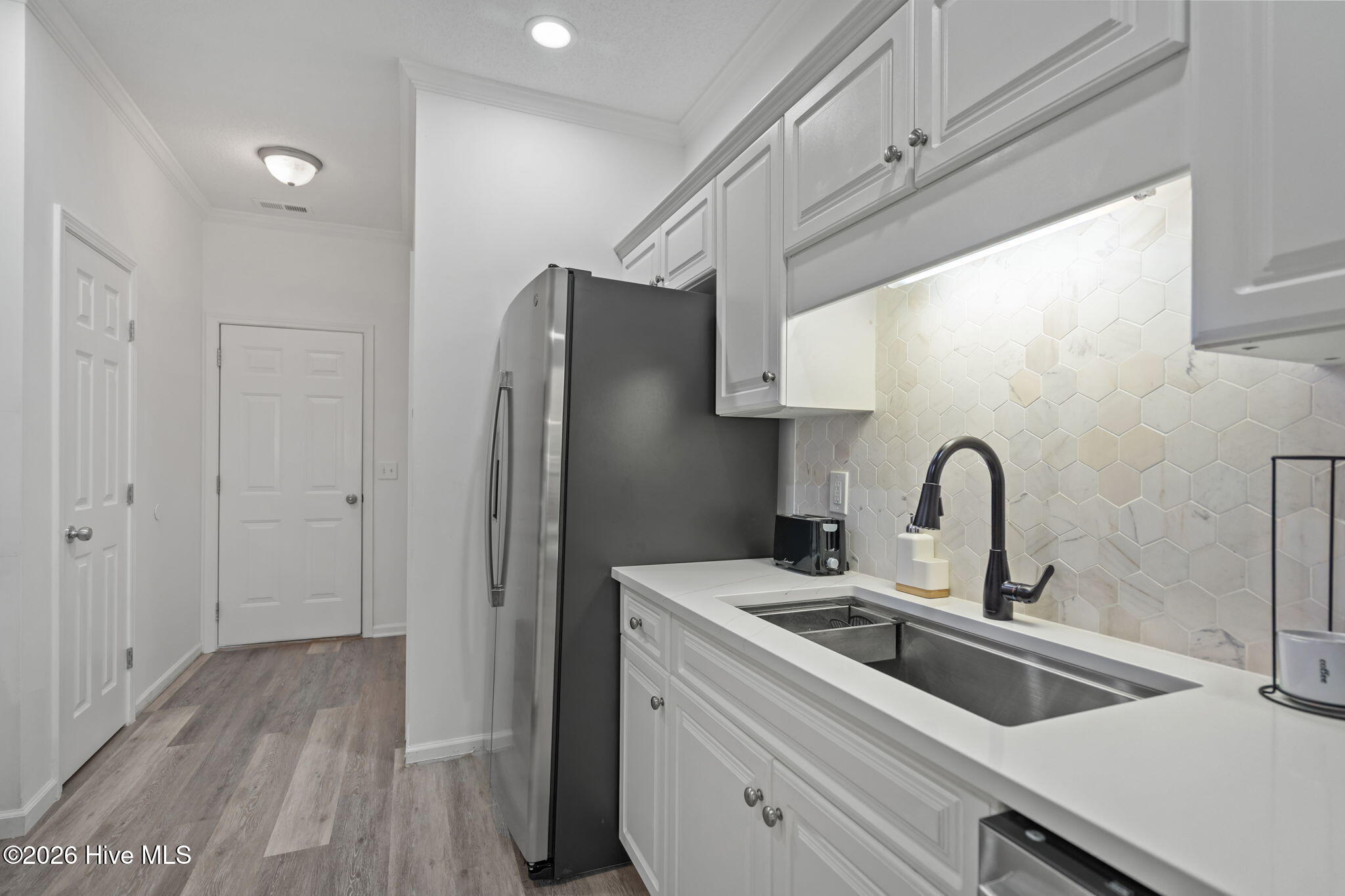 100569806 | Photo 15