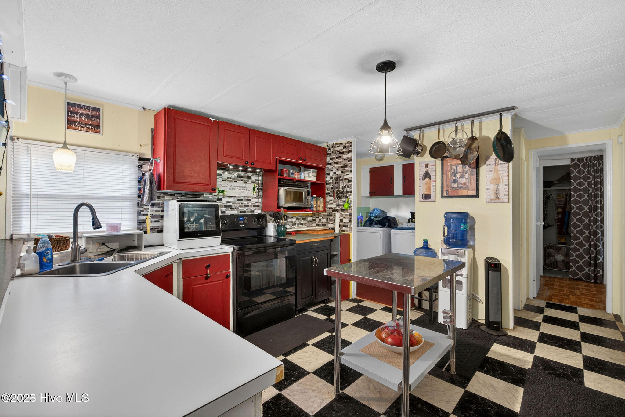 100566333 | Photo 11