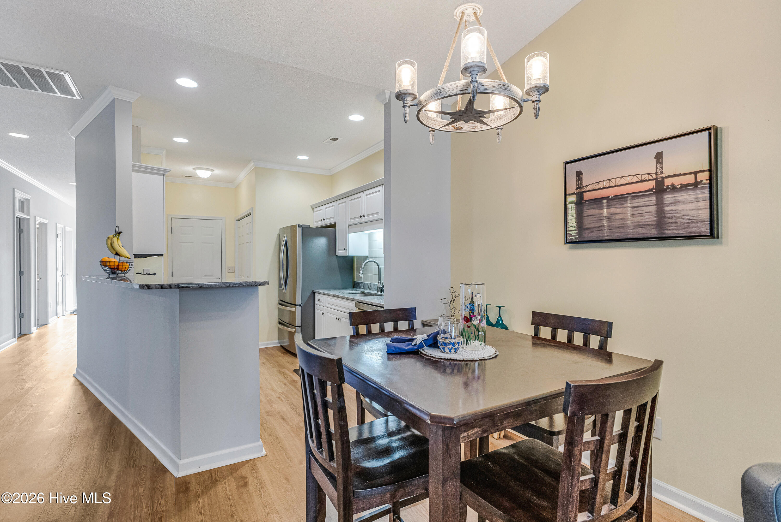 100548521 | Photo 10