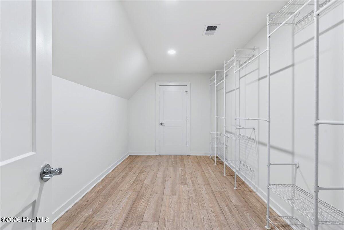 100508679 | Photo 30