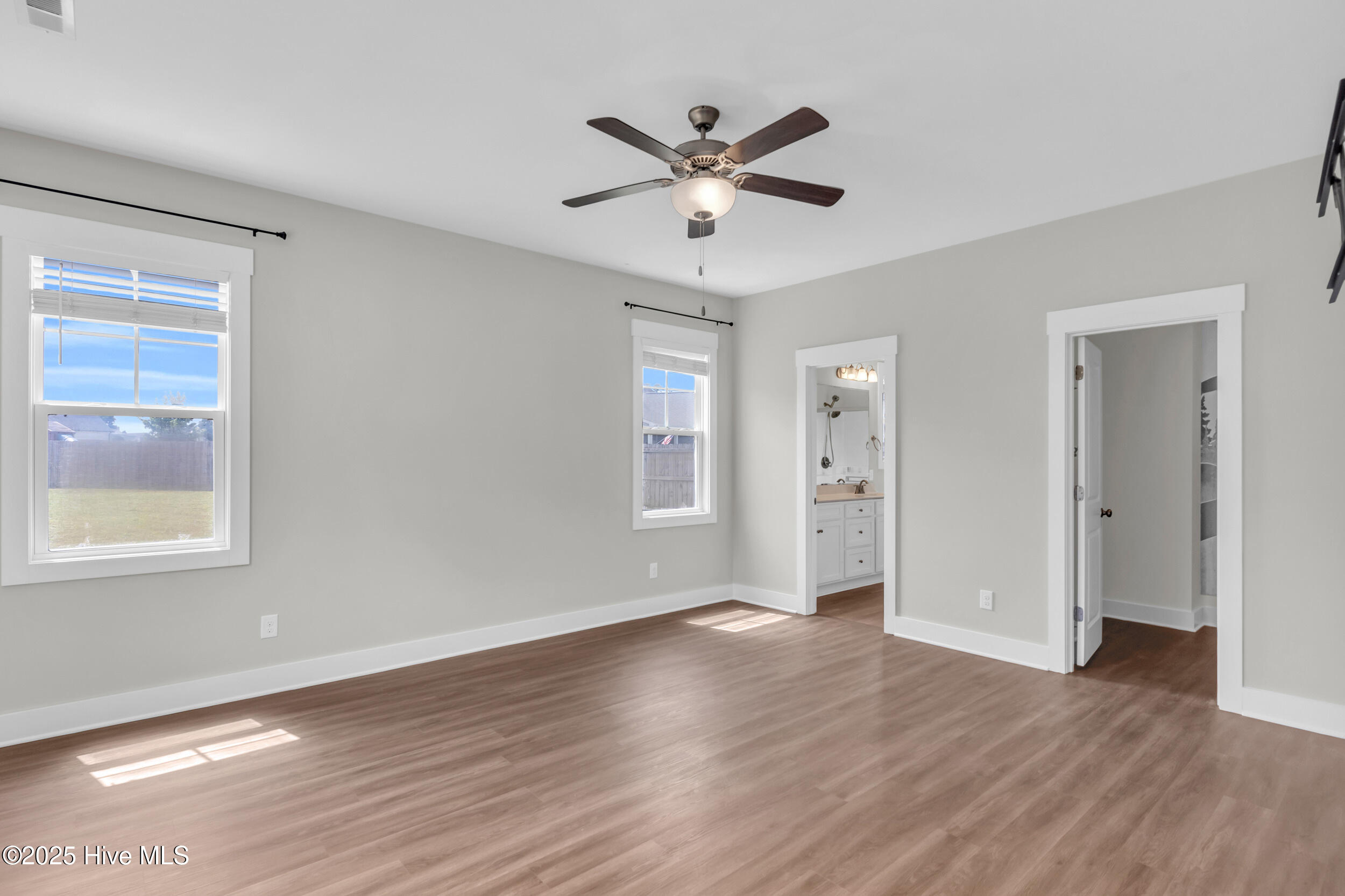 100526373 | Photo 14