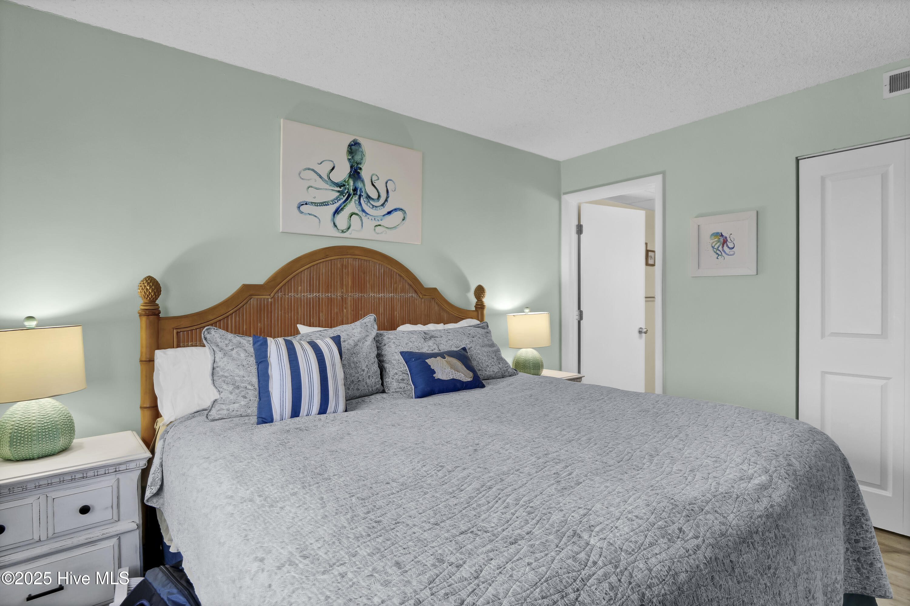 100525752 | Photo 13