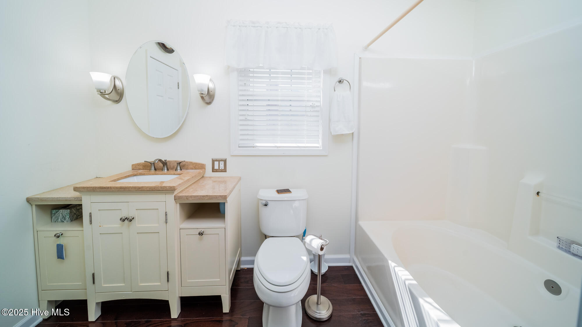 100530895 | Photo 16