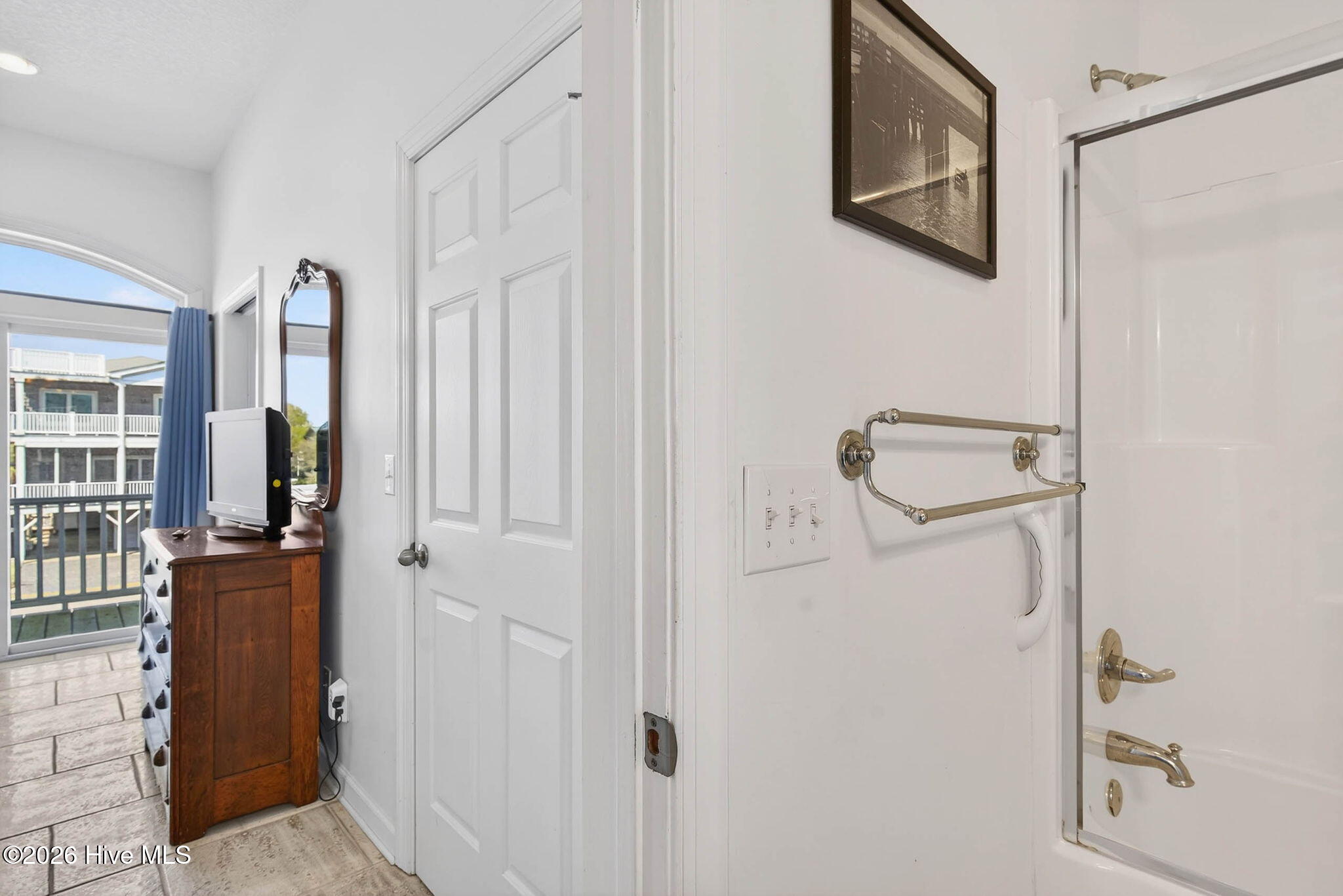 100563244 | Photo 55