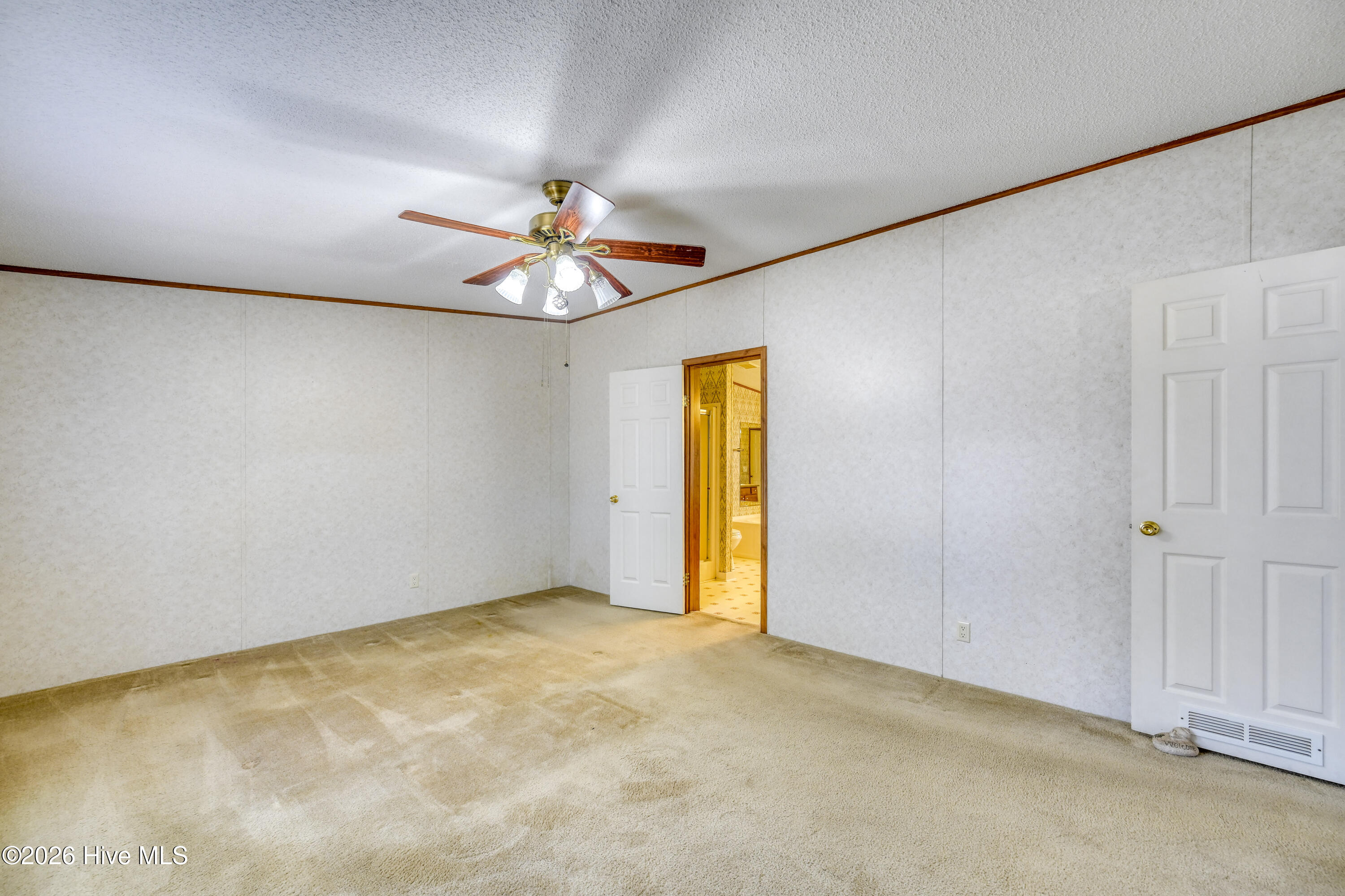 100557580 | Photo 20