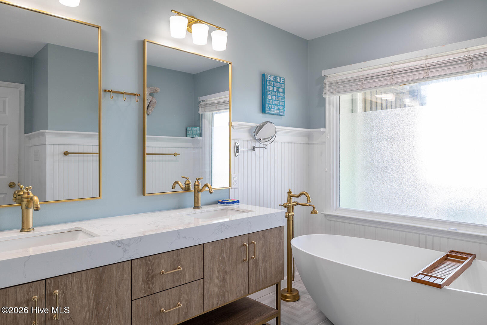 100563805 | Photo 15