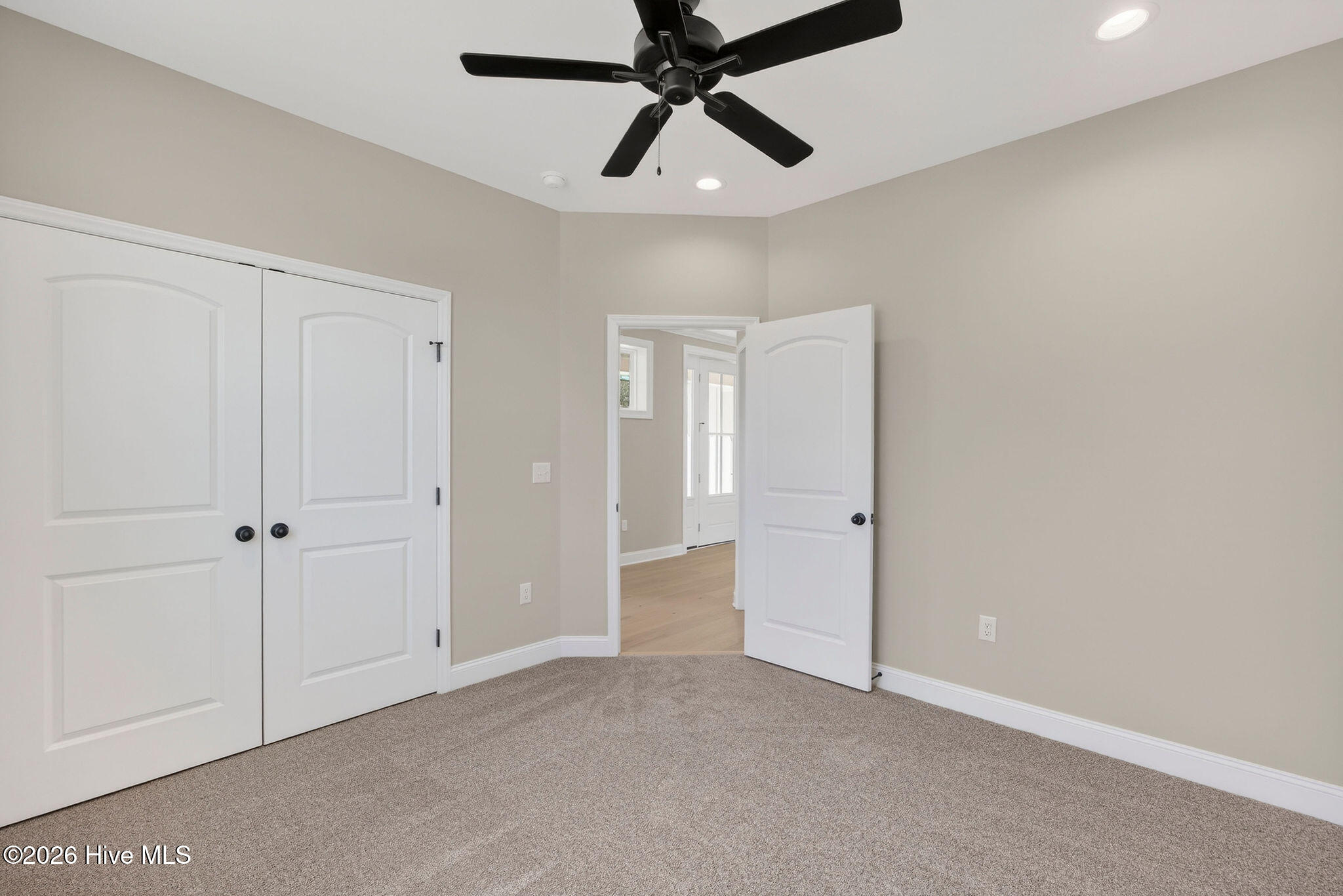 100542408 | Photo 41