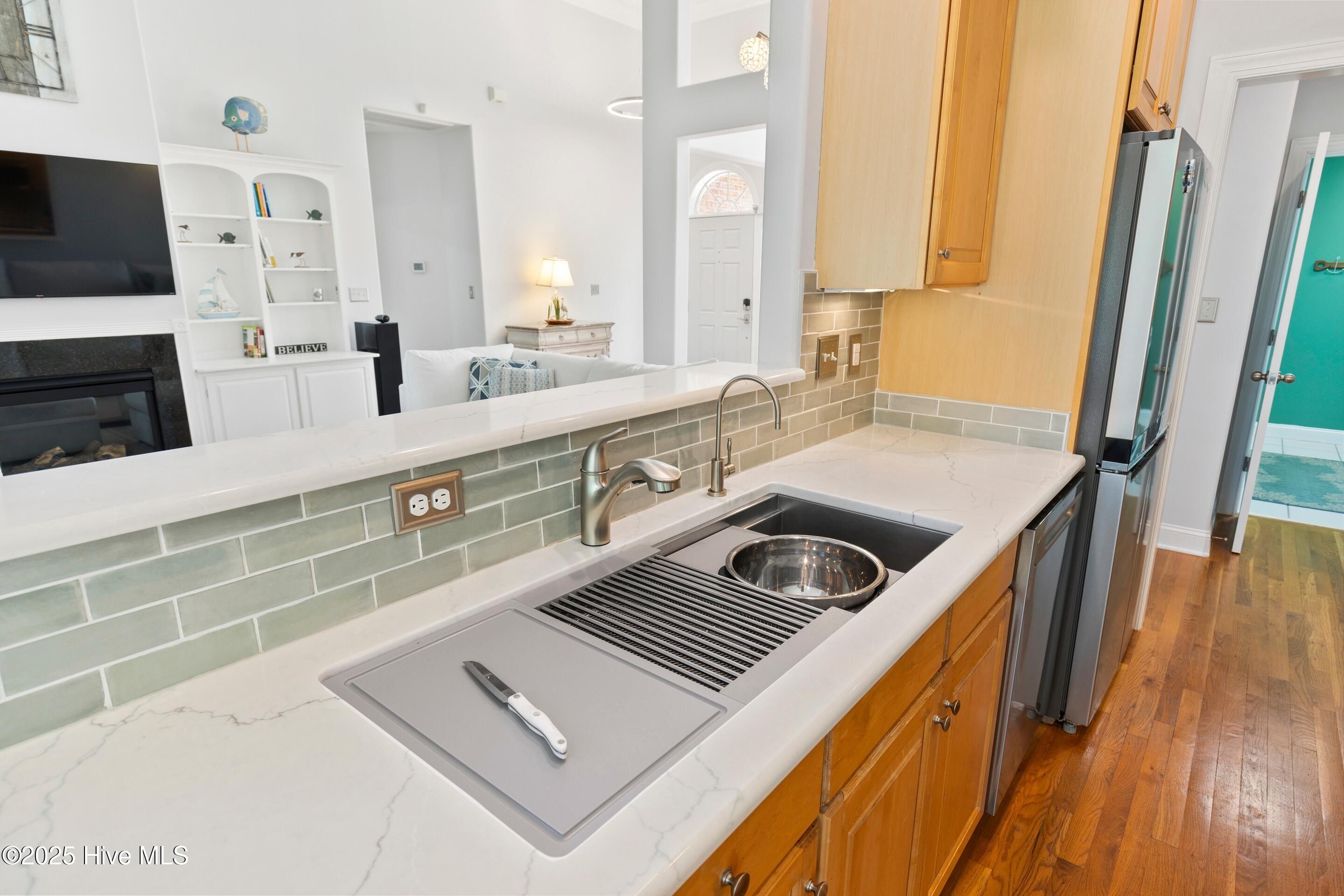 100536475 | Photo 28