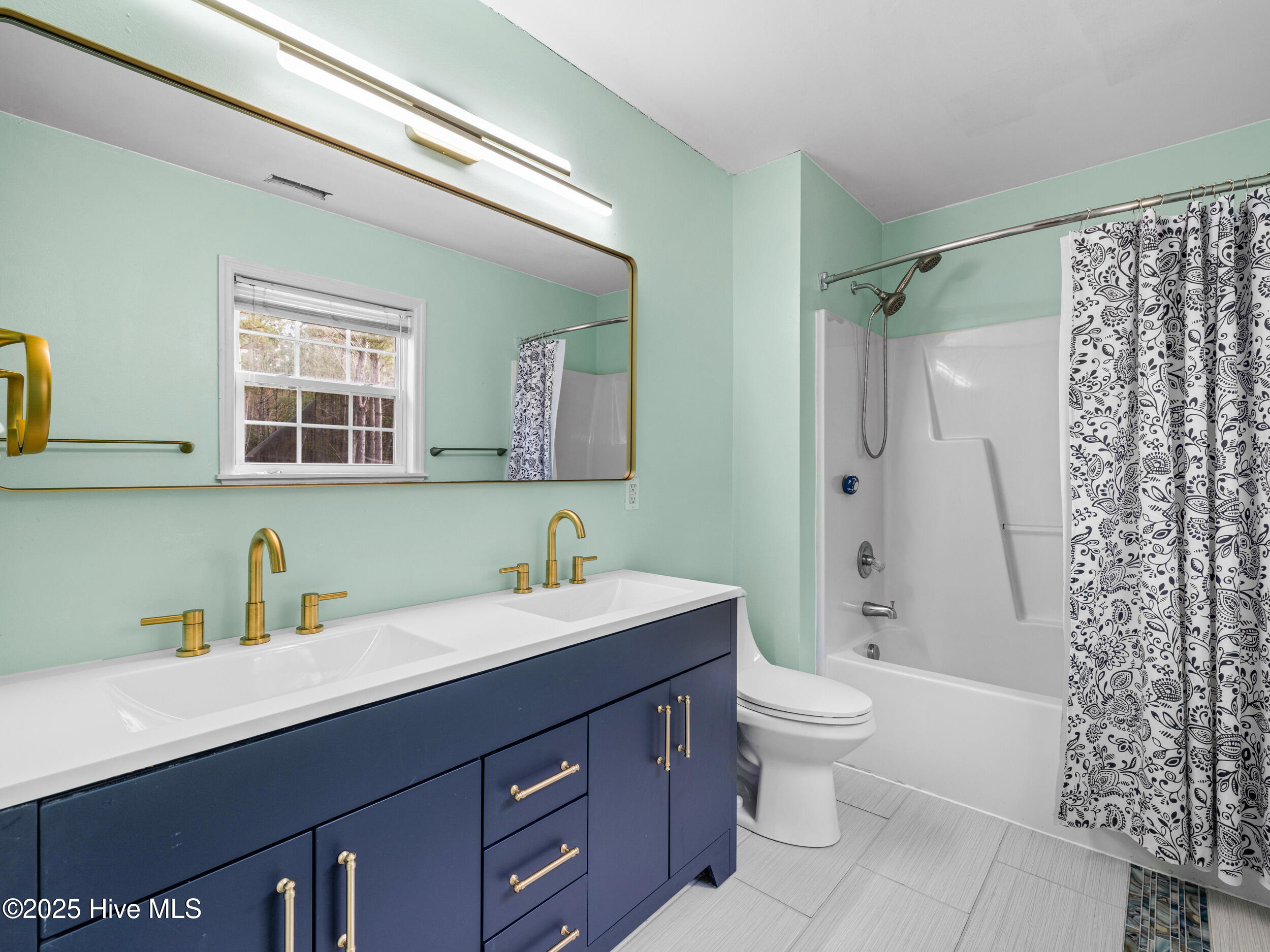 100546613 | Photo 24