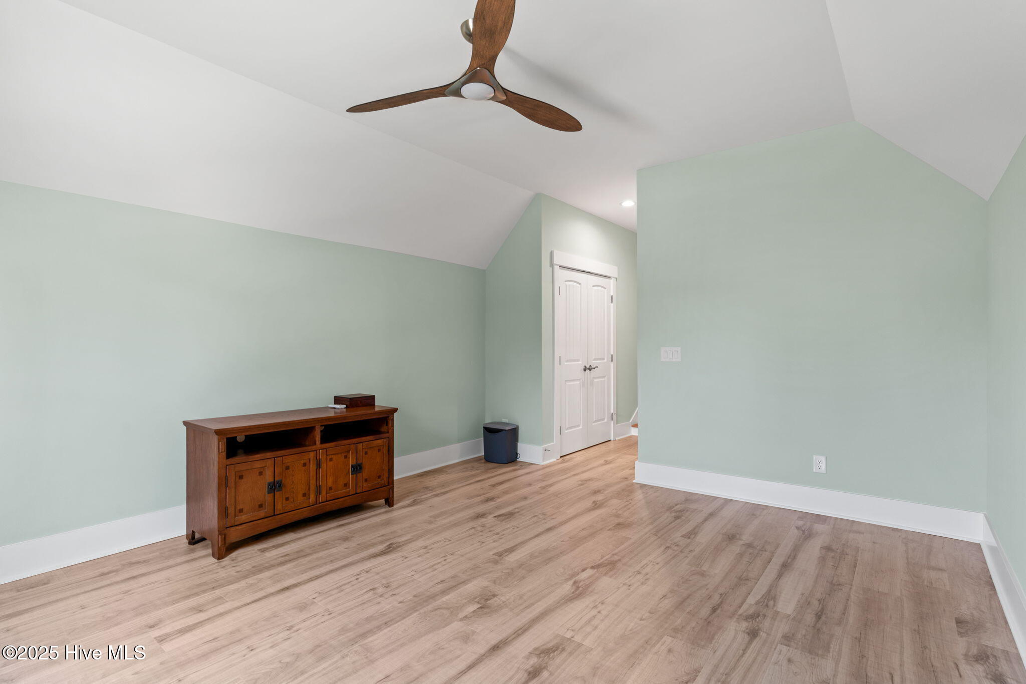 100516887 | Photo 60