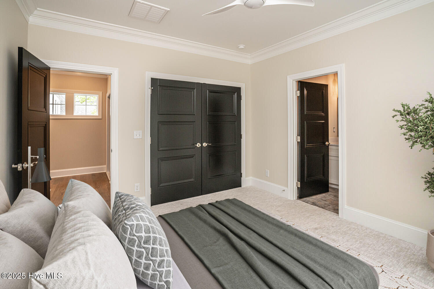 100518368 | Photo 64