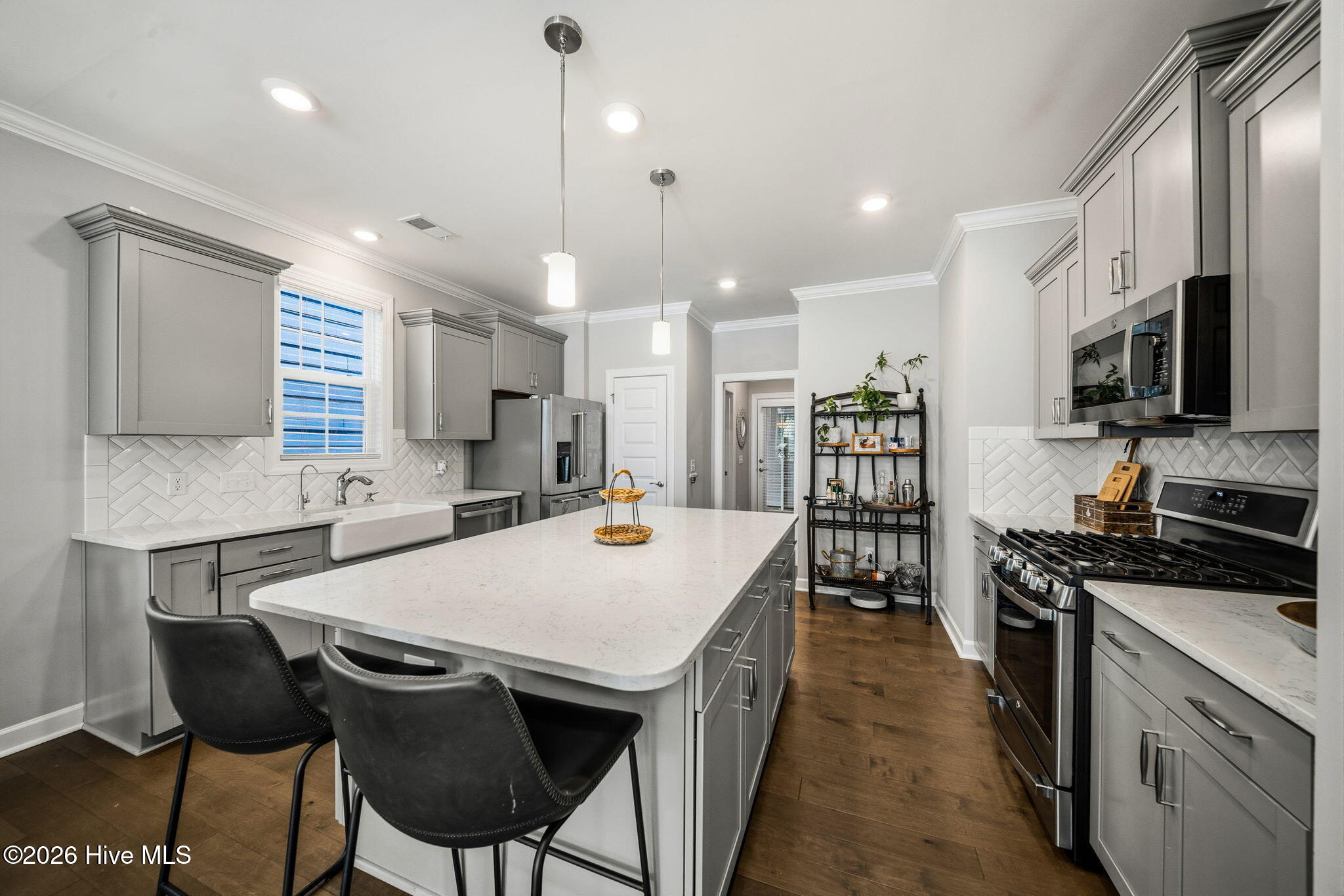 100563185 | Photo 14