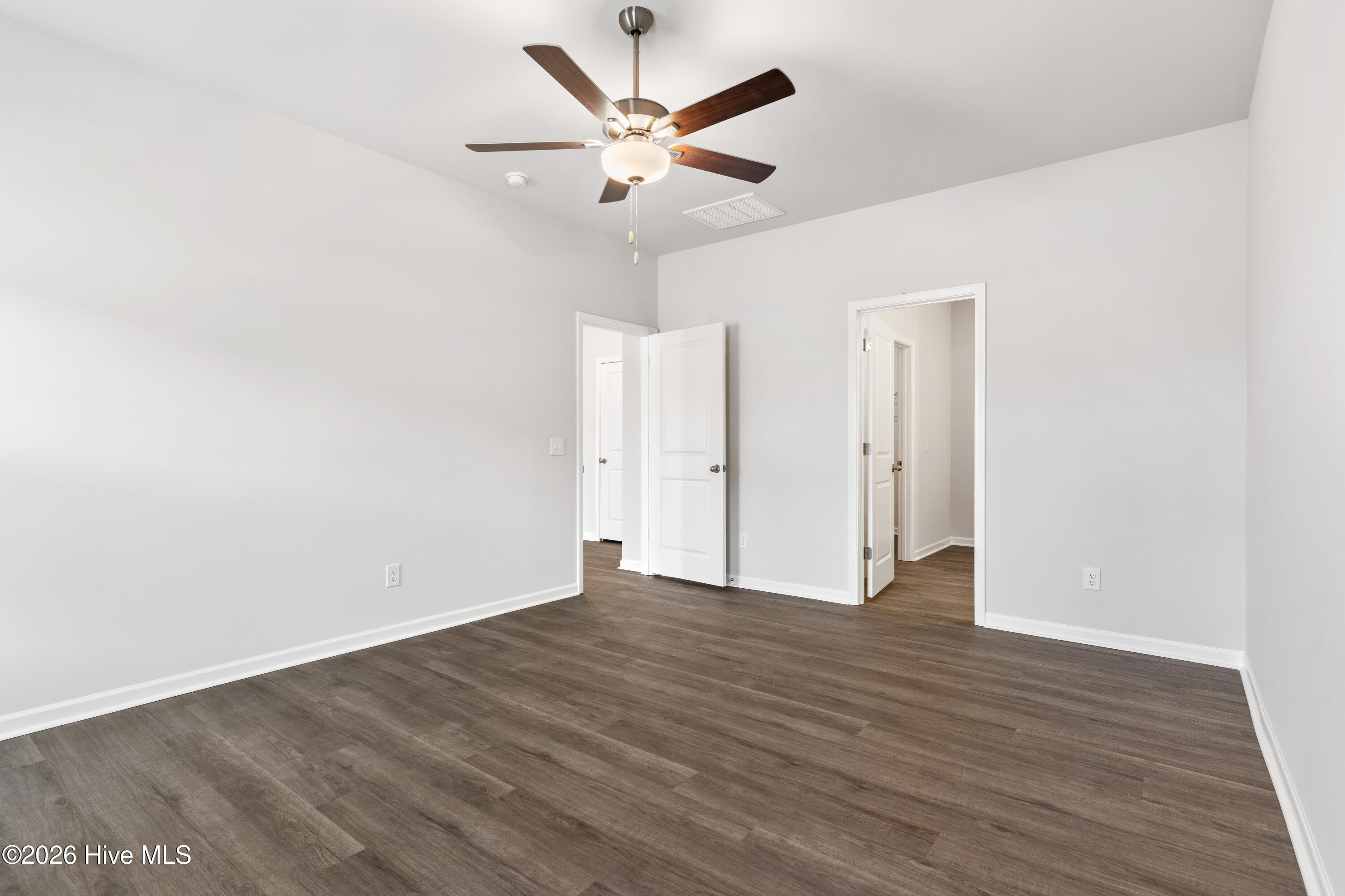 100565512 | Photo 23