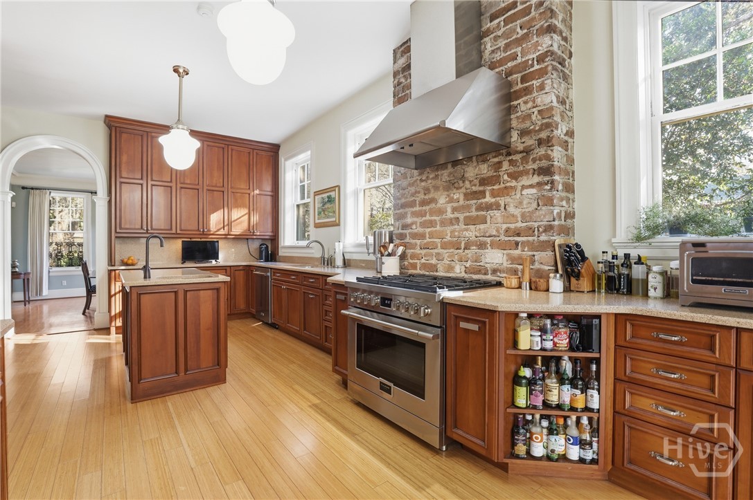 103 E 51st Street, Savannah, GA 31405 Listing Photo  10