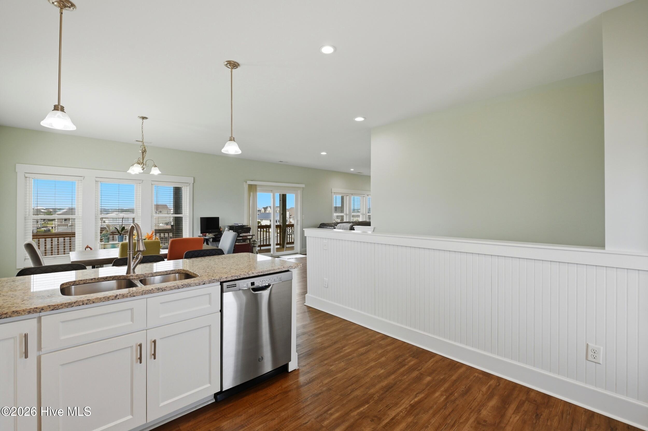 100566113 | Photo 16