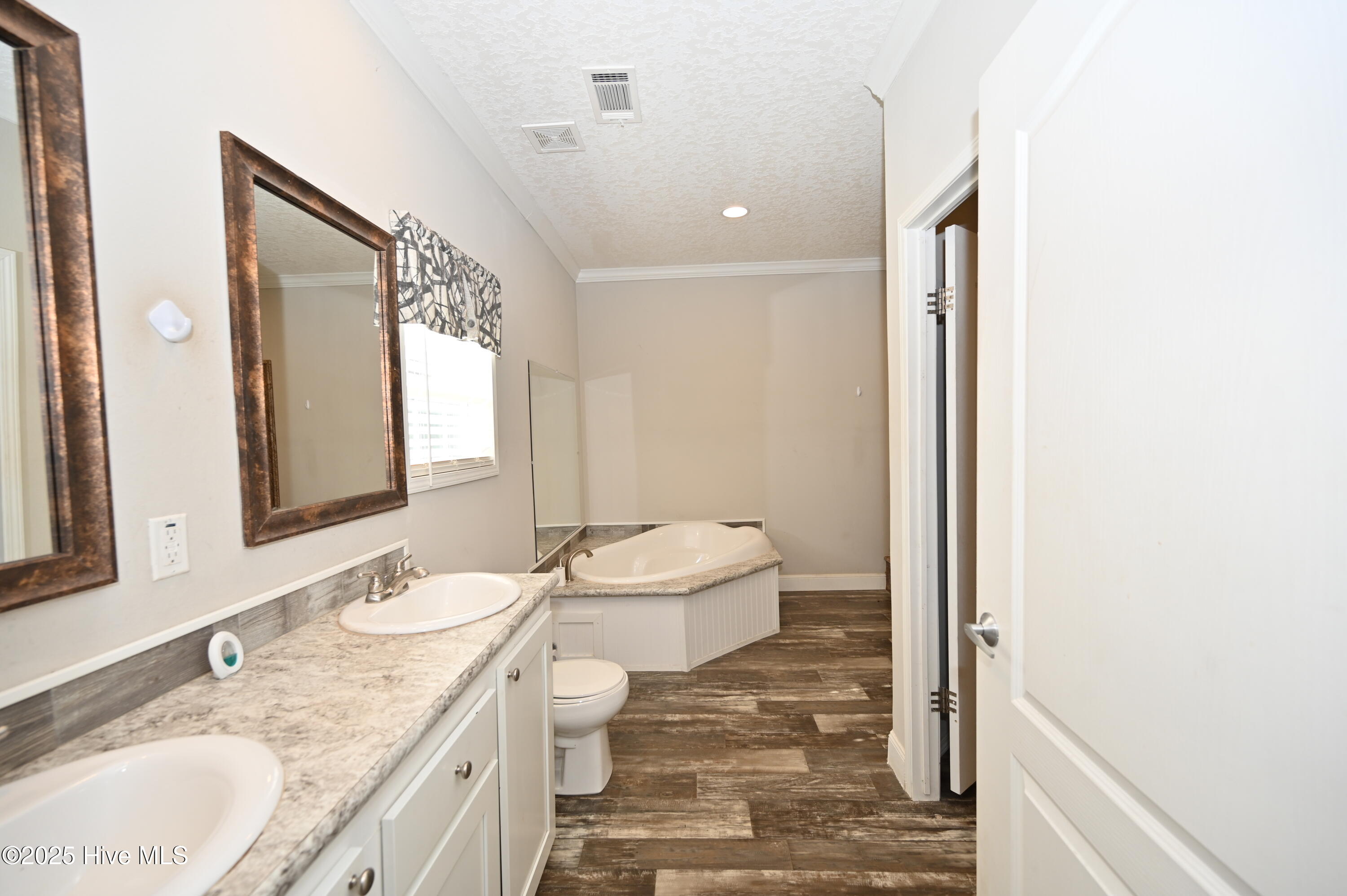 100541262 | Photo 21