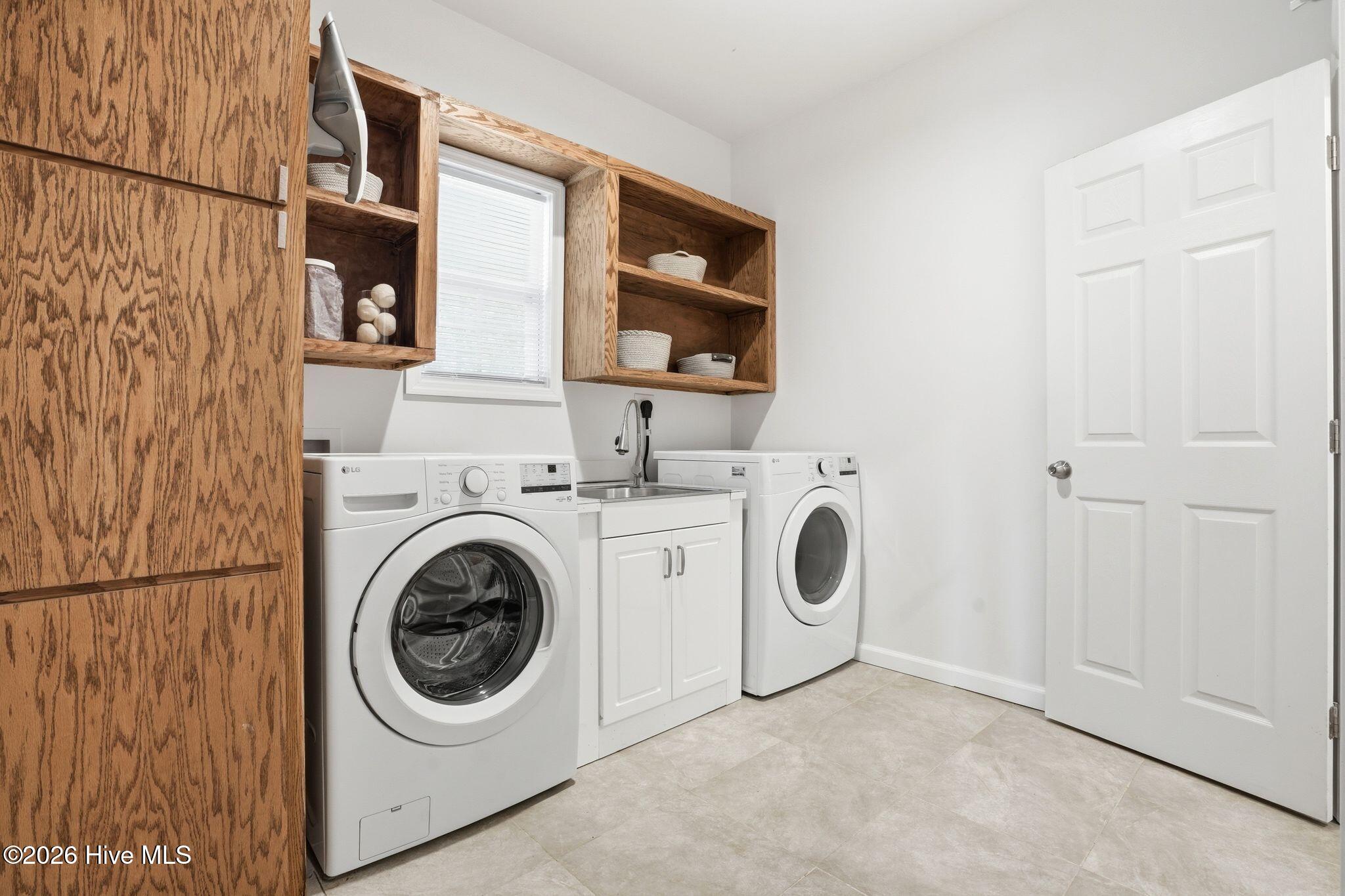 100560935 | Photo 39