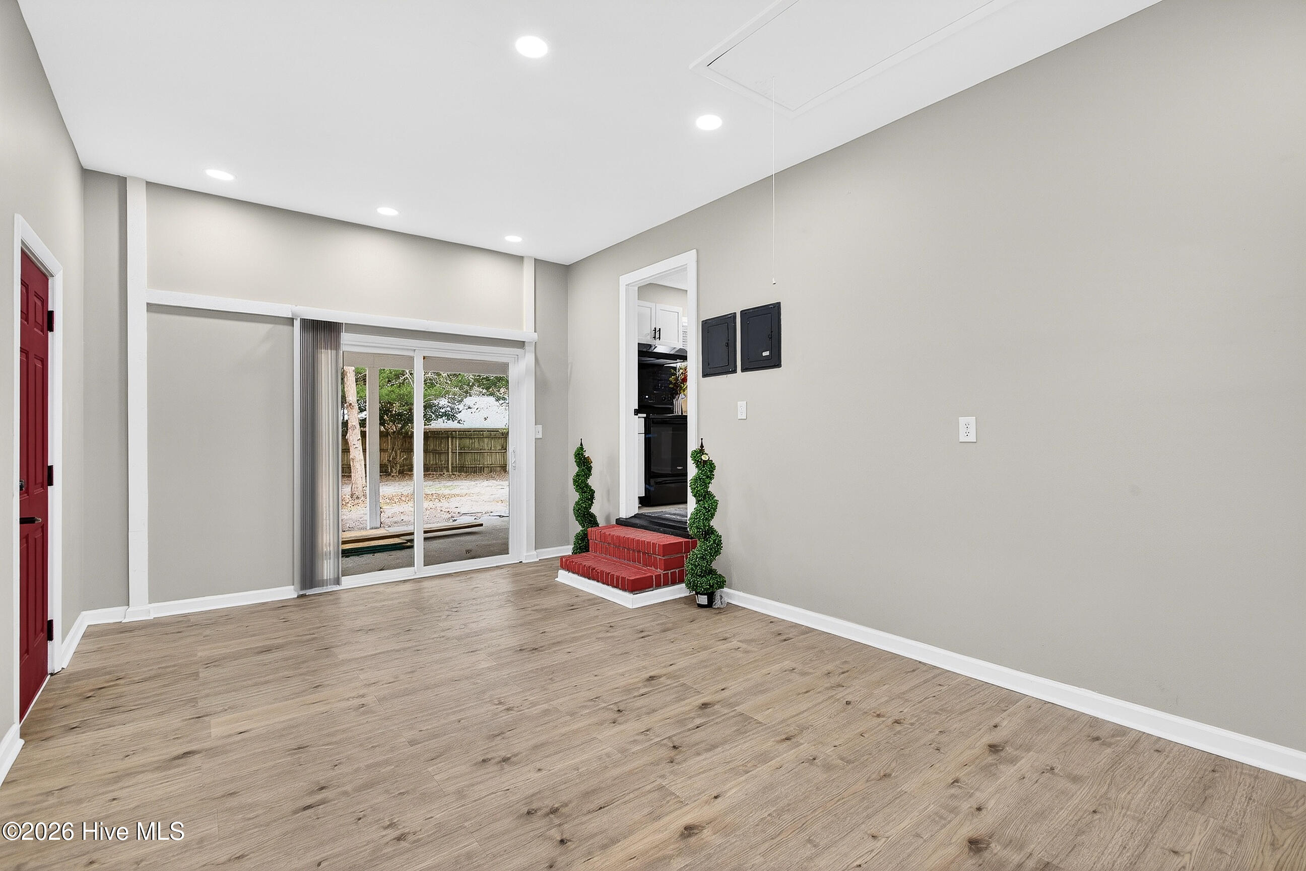 100545174 | Photo 11