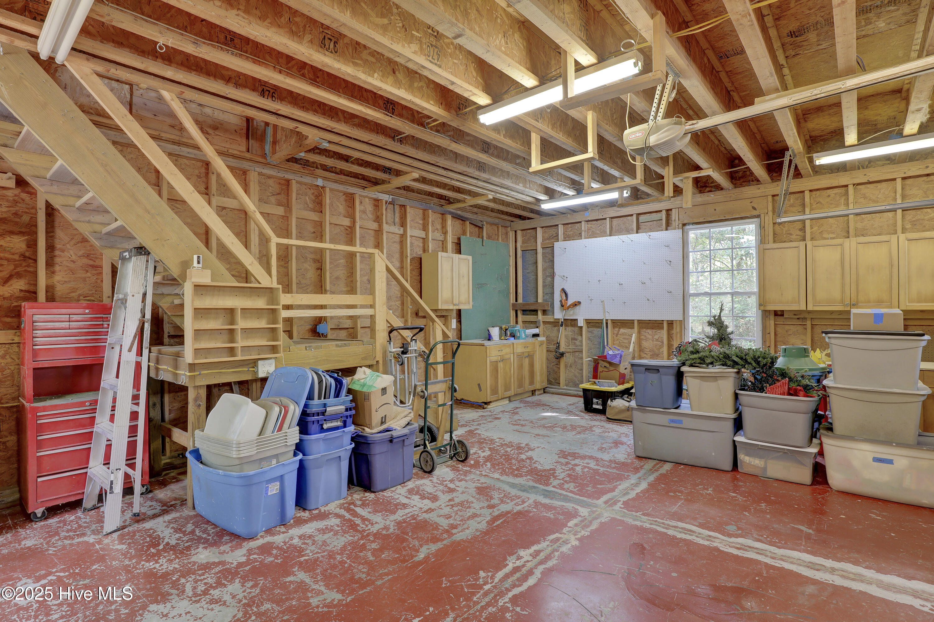 100532986 | Photo 44