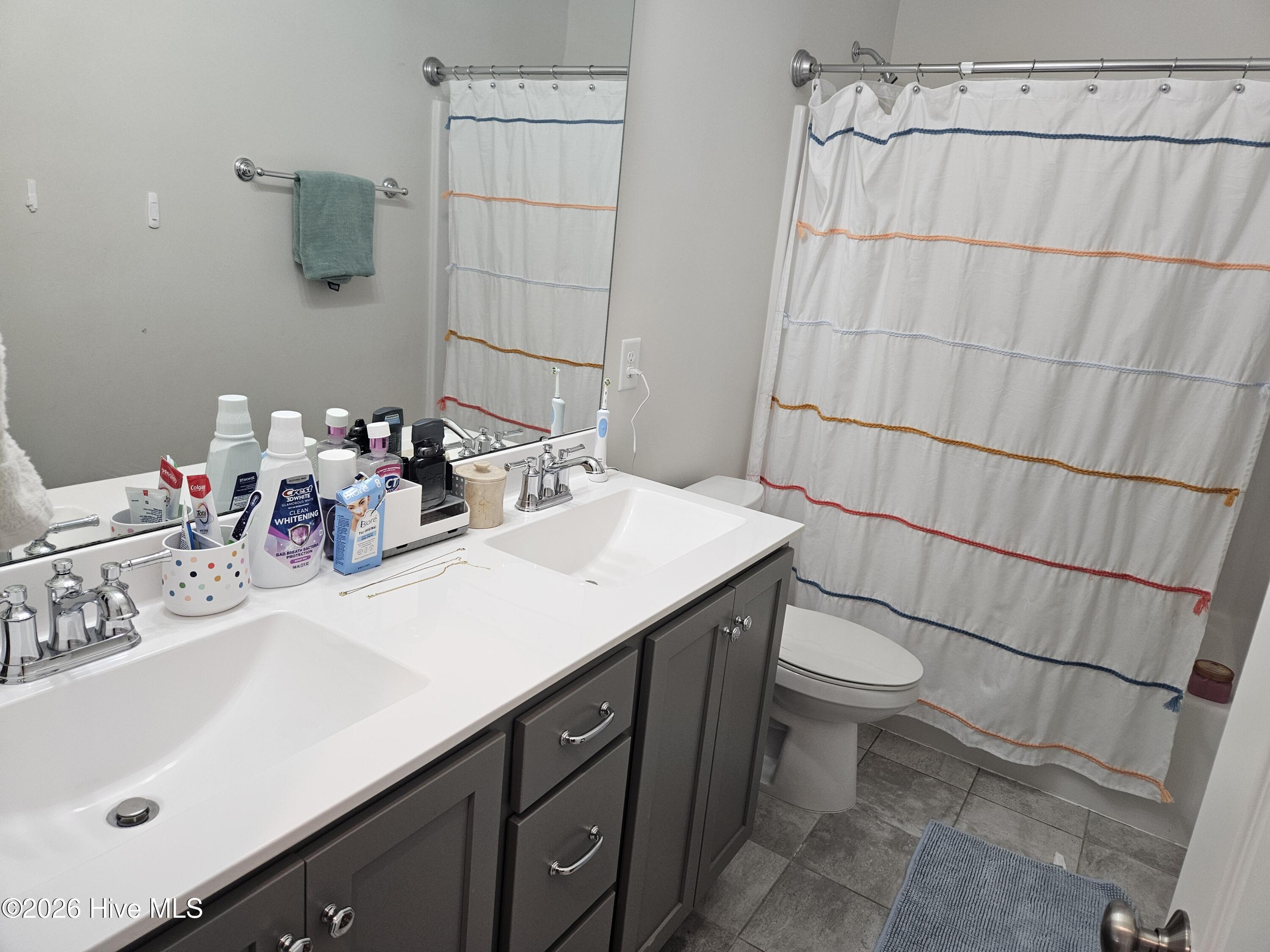 100569163 | Photo 24