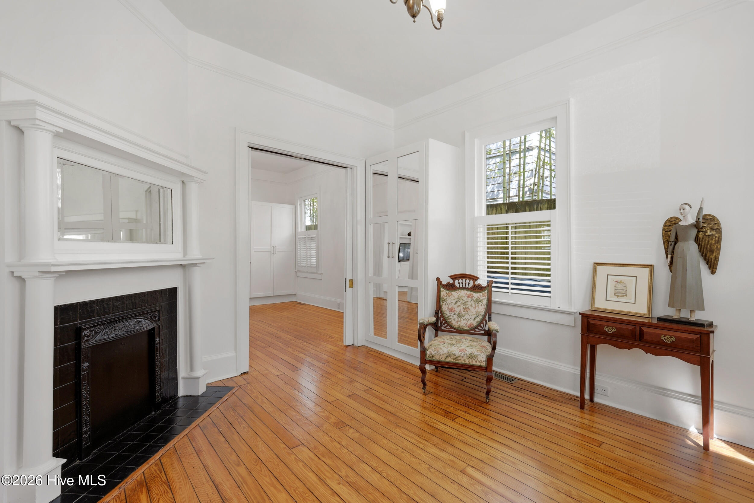 100561300 | Photo 30