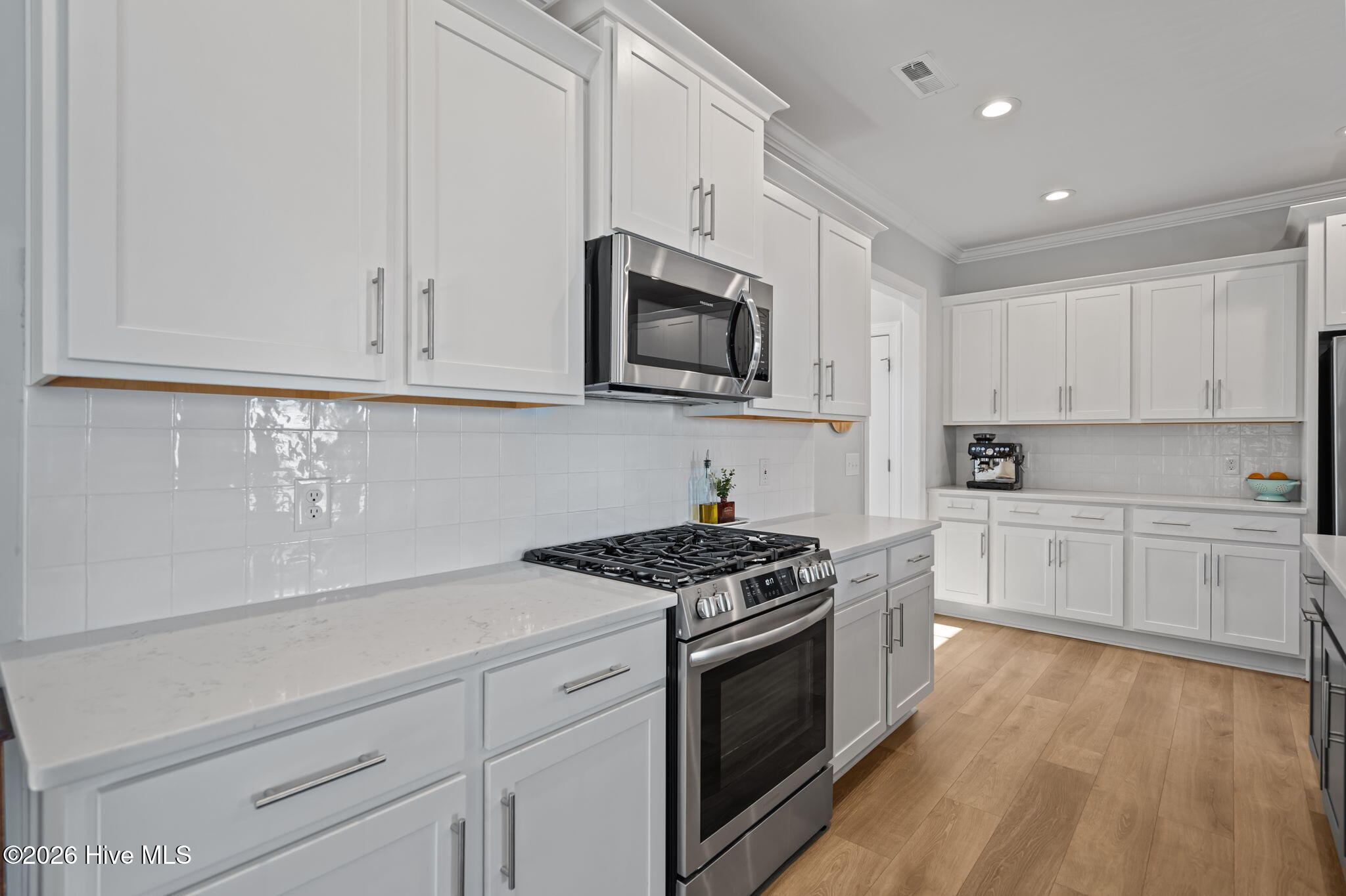 100562064 | Photo 19