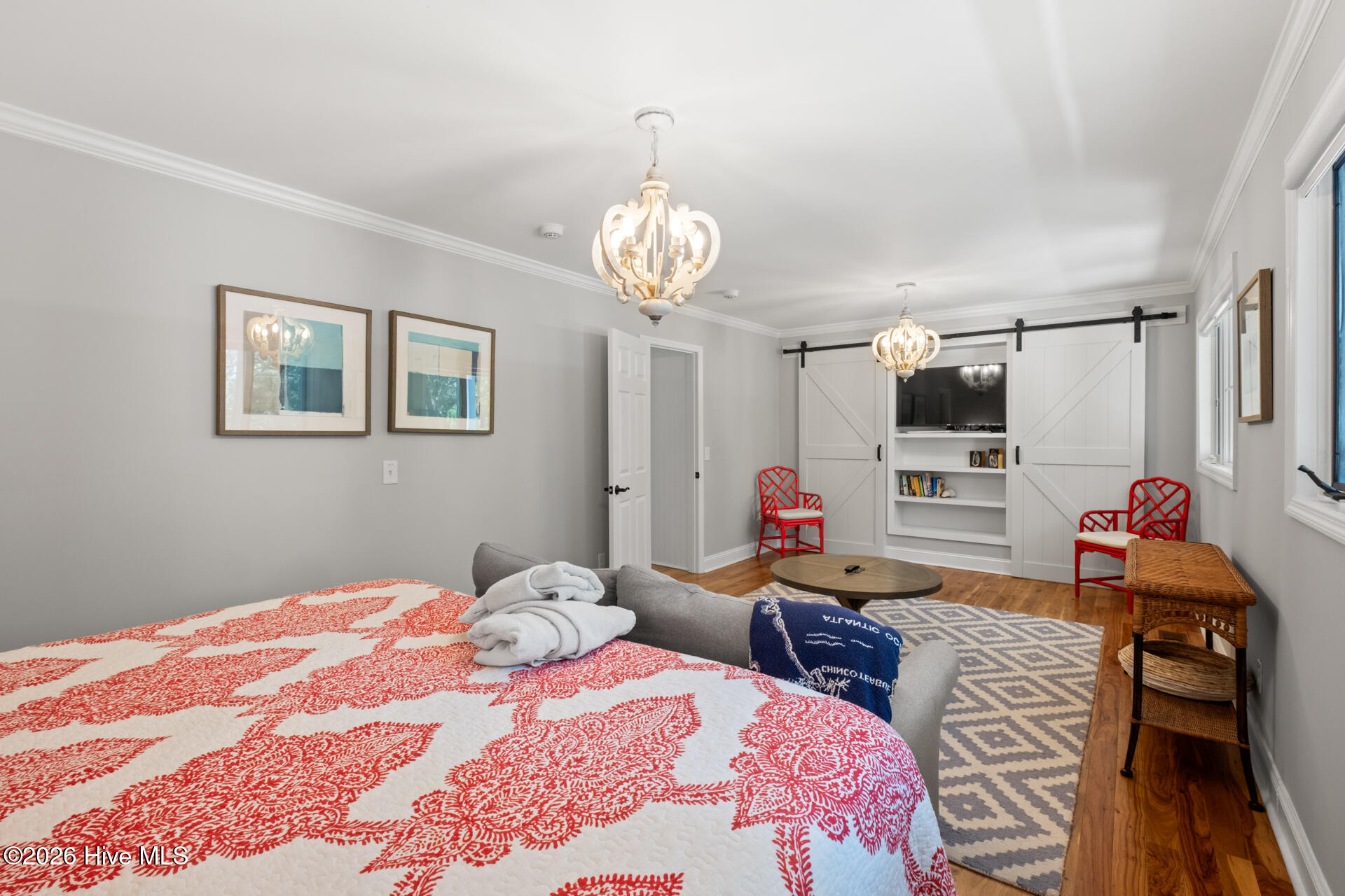 100569244 | Photo 16