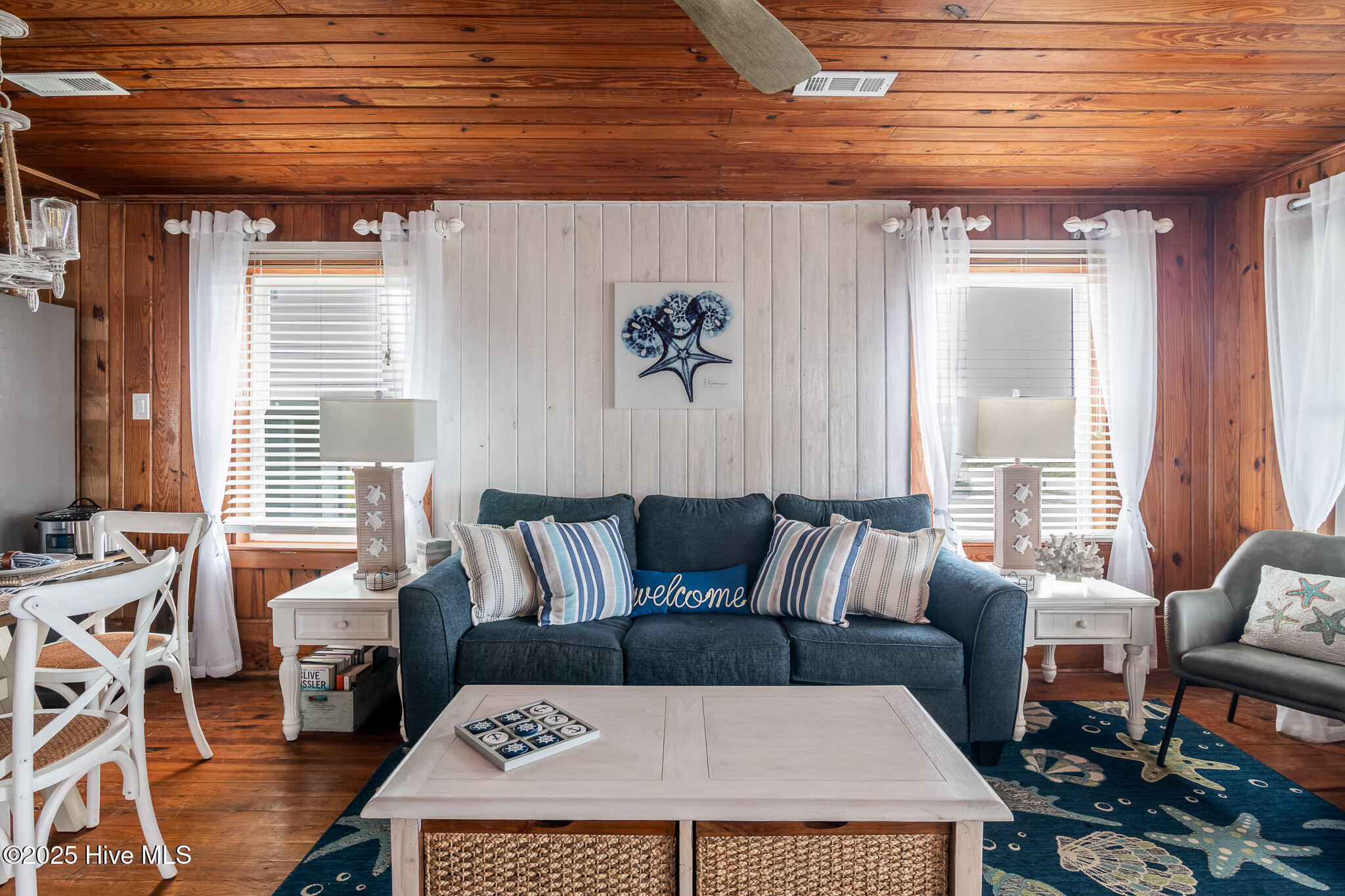 100521832 | Photo 10