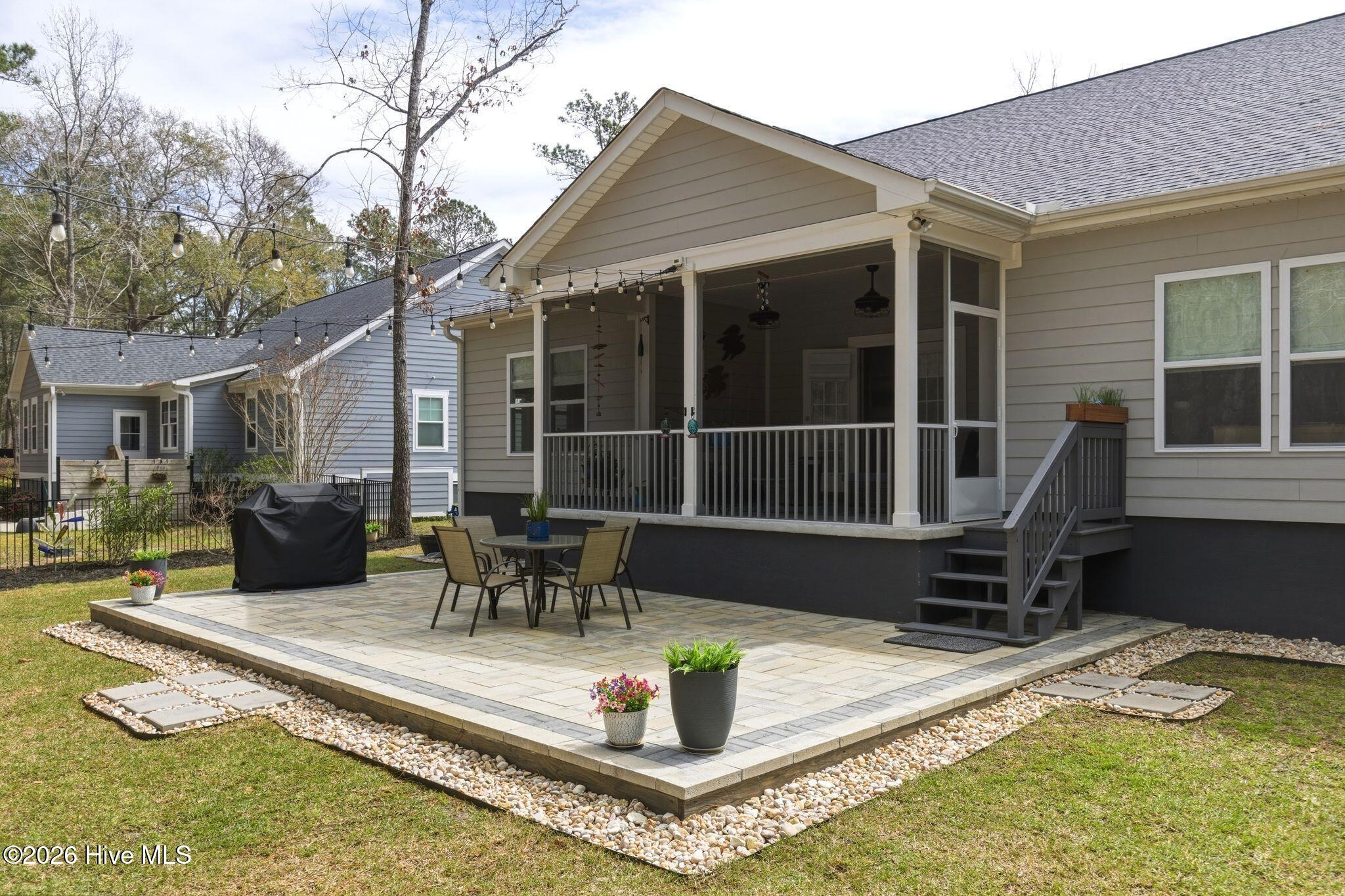 100560702 | Photo 14