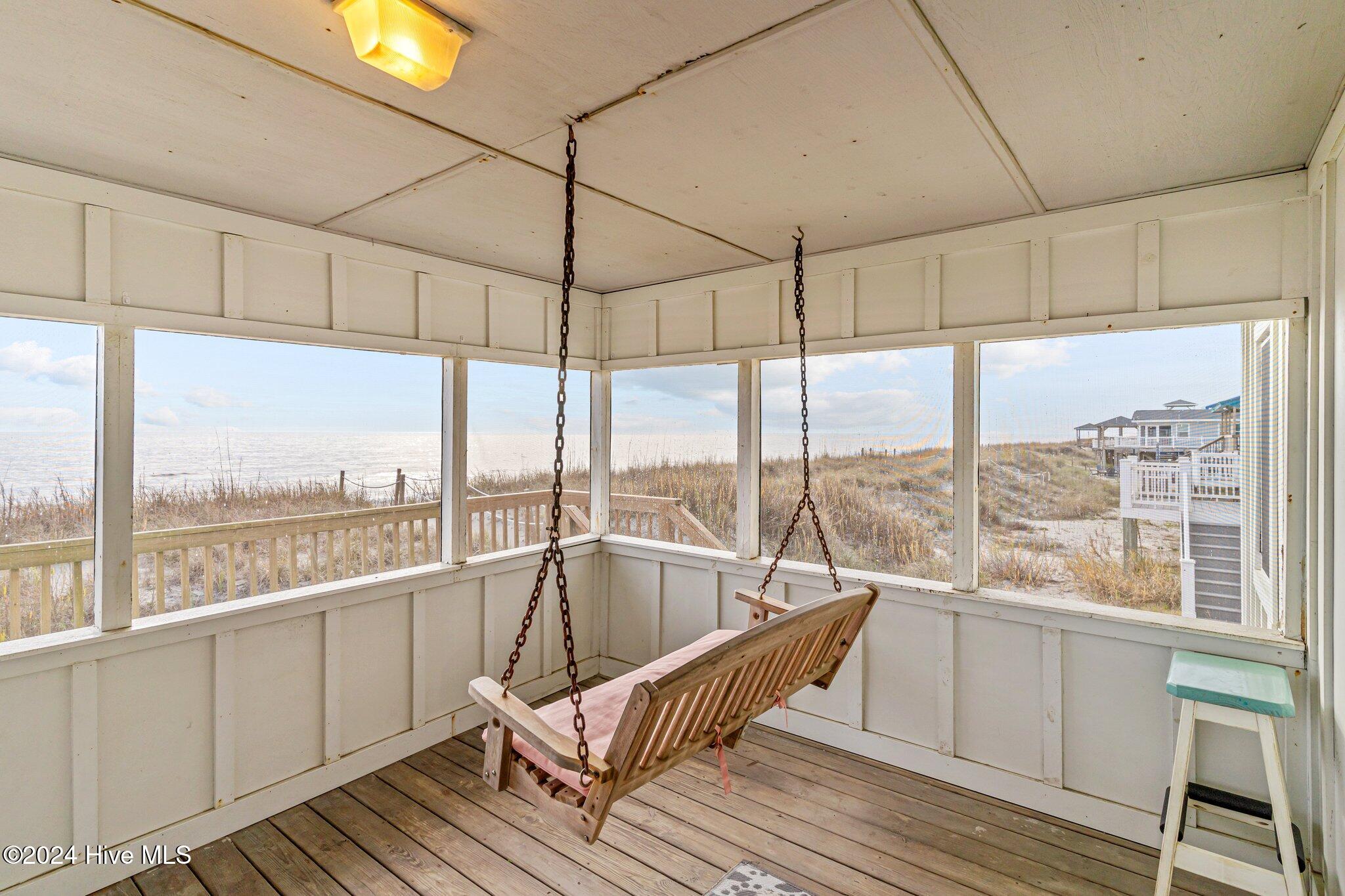 100570347 | Photo 43