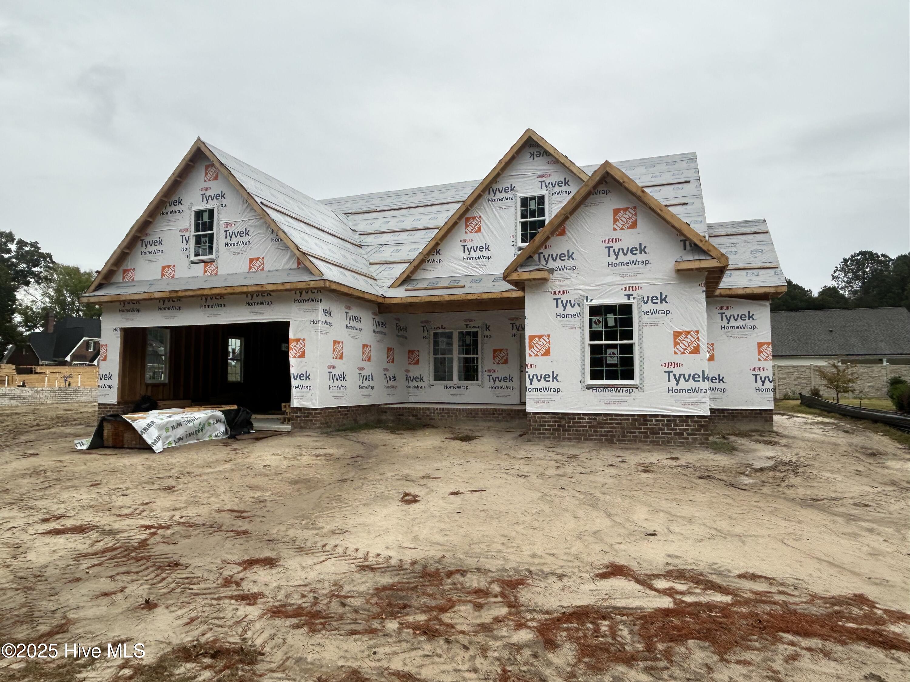 Homes for sale in Clinton, NC | 116 Village Cir, Clinton, NC 28328 | MLS# 100538620