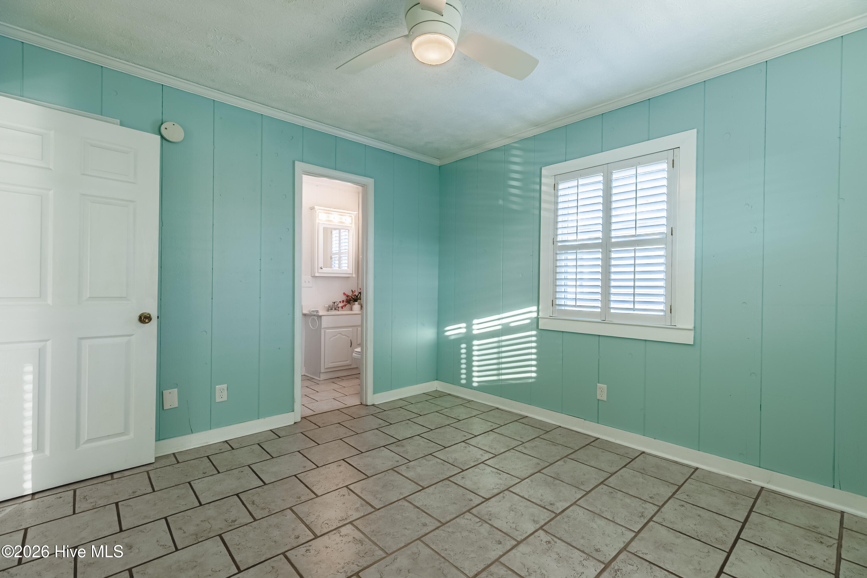 100563076 | Photo 22