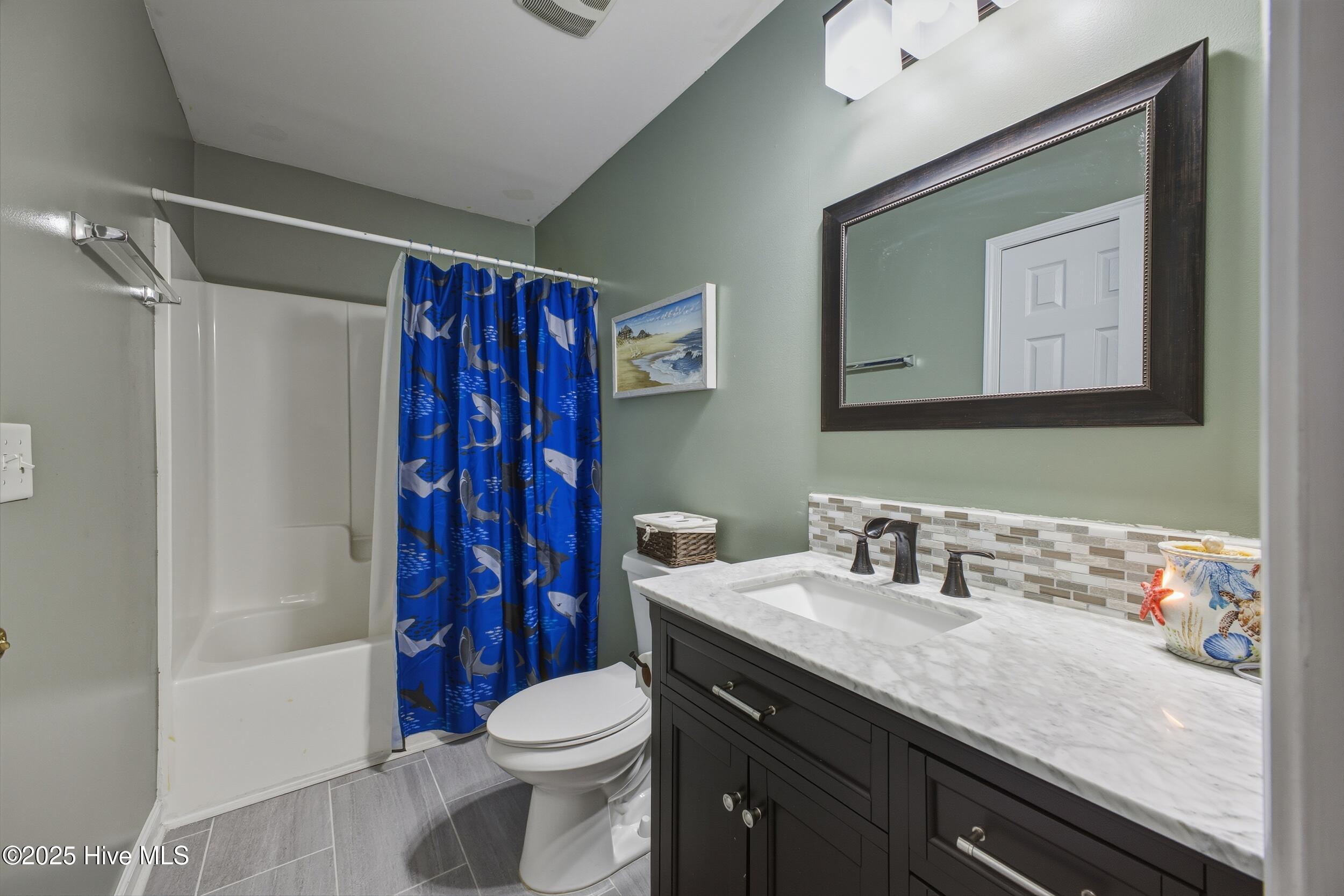 100542313 | Photo 23